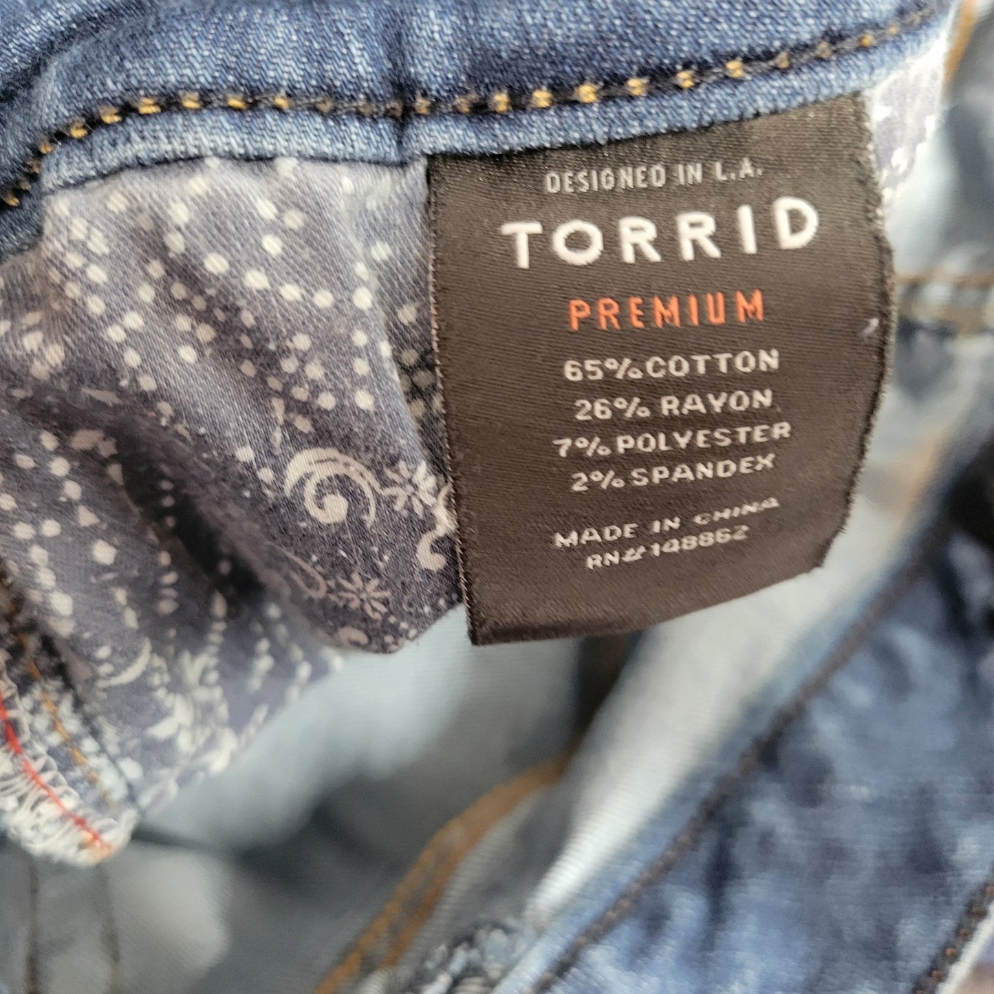 Torrid 24R Plus Size Straight Leg Jeans Medium Wash Blue Elastic Waist Stretch