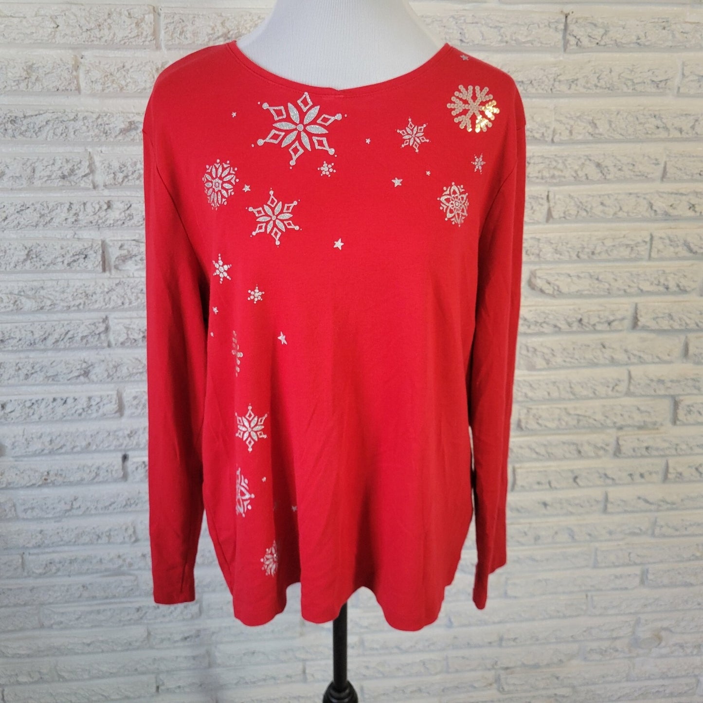 Croft Barrow Women Top XL Long Sleeve Red Snowflakes Glitter Cotton Sequin Comfy