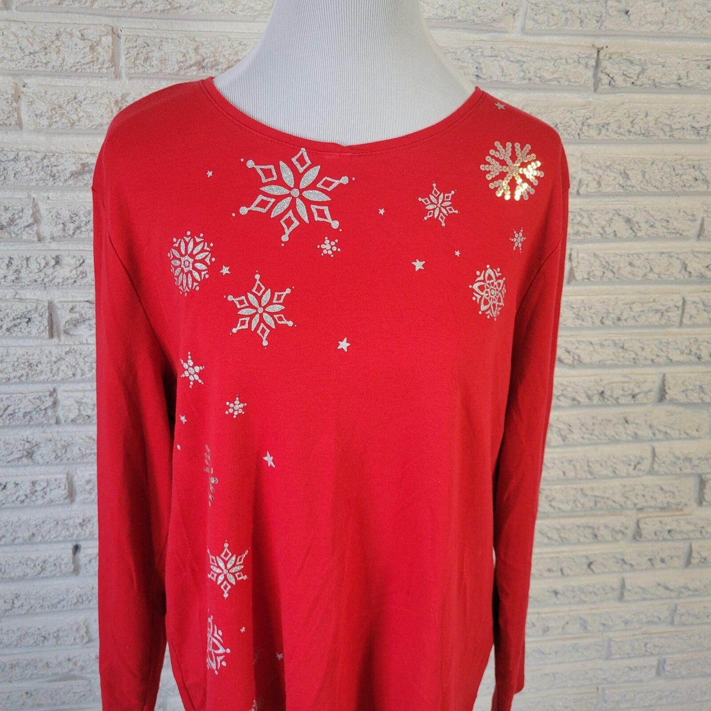 Croft Barrow Women Top XL Long Sleeve Red Snowflakes Glitter Cotton Sequin Comfy
