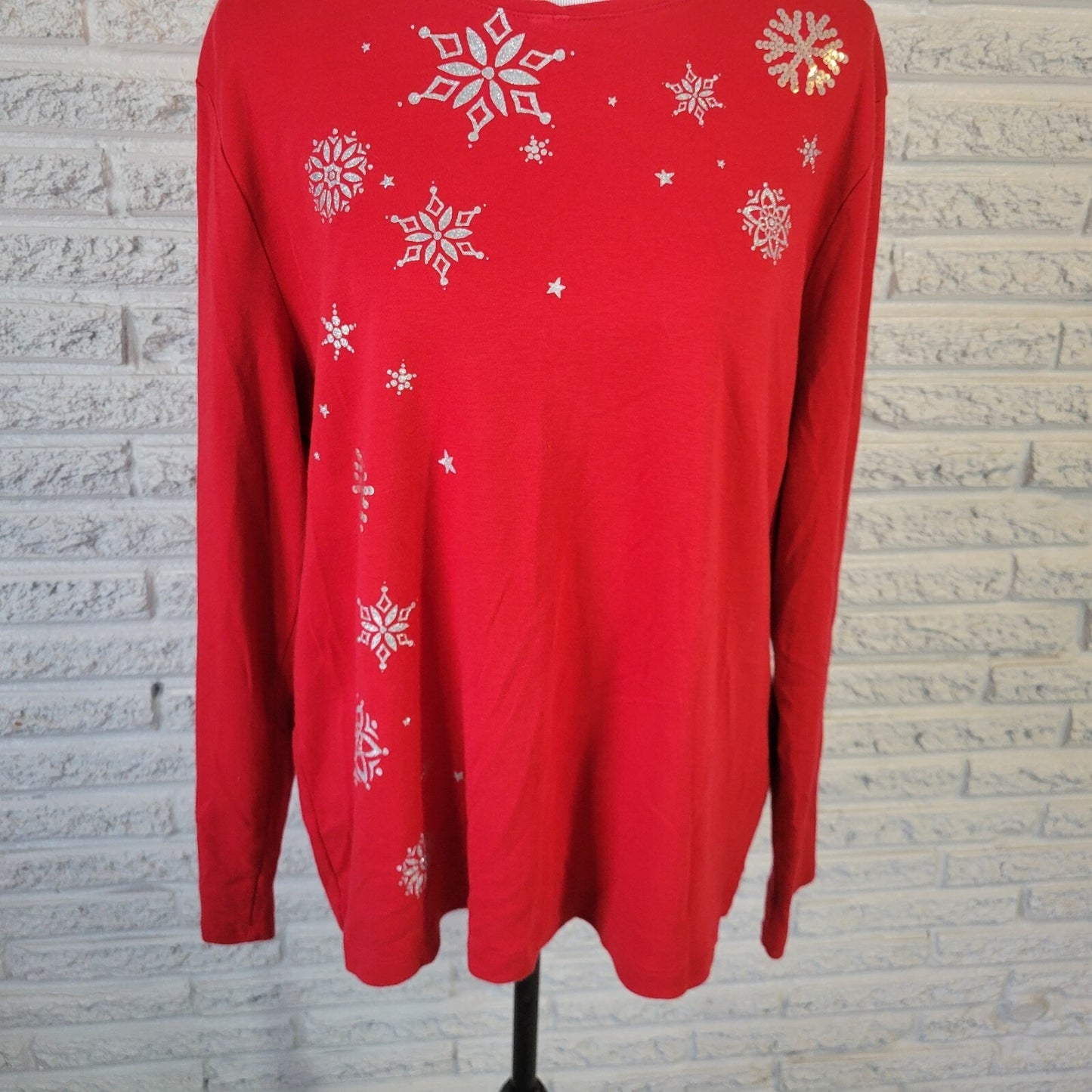 Croft Barrow Women Top XL Long Sleeve Red Snowflakes Glitter Cotton Sequin Comfy
