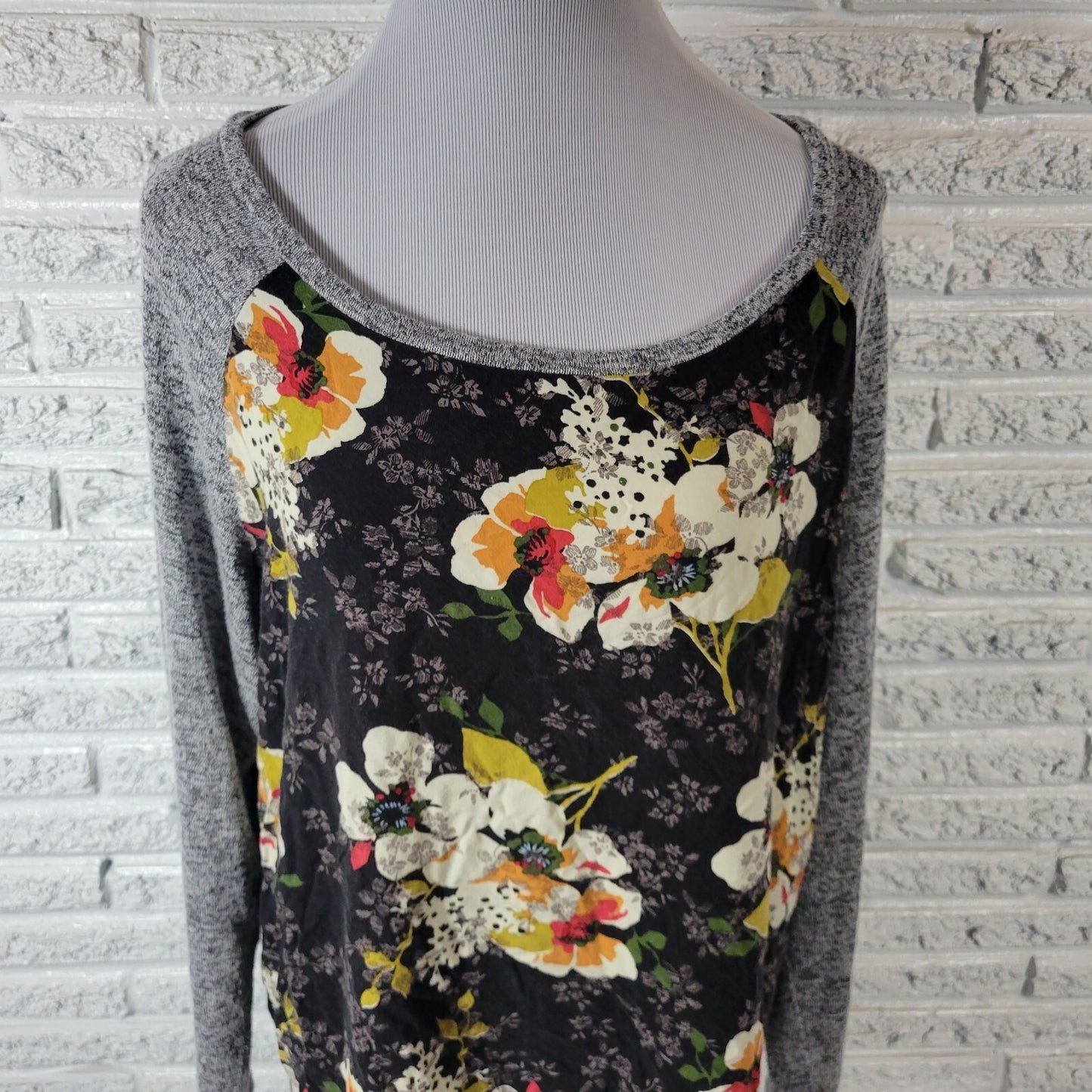 Kut from Kloth XXL Top Knit Raglan Sleeve Black Gray Floral Rayon Blend Casual