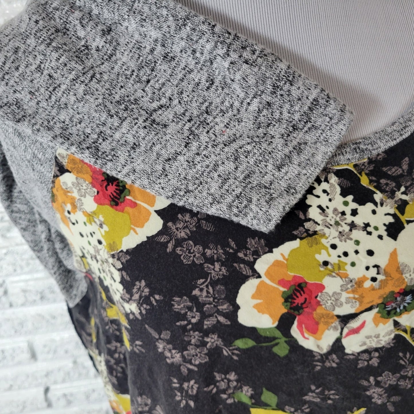 Kut from Kloth XXL Top Knit Raglan Sleeve Black Gray Floral Rayon Blend Casual