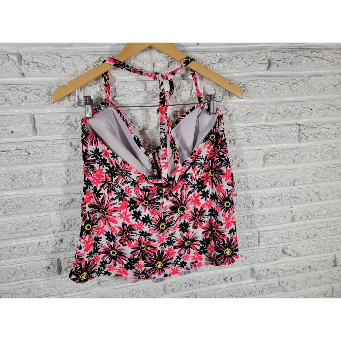 Catalina Womens Swim Top 1X Halter Tiered Pink Floral Built in Bra Poly Blend