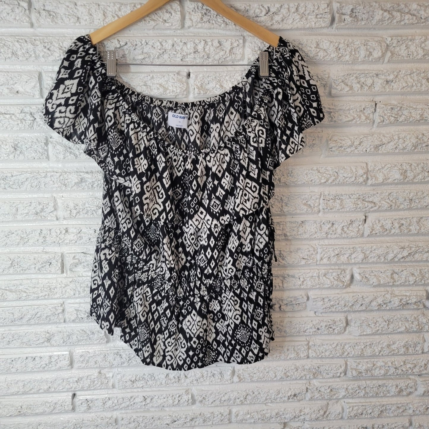 Old Navy Womens Top 2X Plus Peasant On Off Shoulder Black White Geometric Ruffle