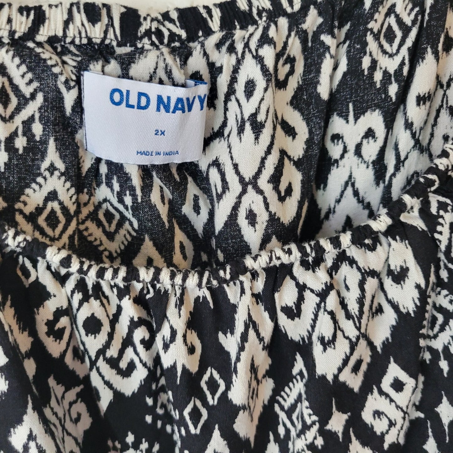 Old Navy Womens Top 2X Plus Peasant On Off Shoulder Black White Geometric Ruffle