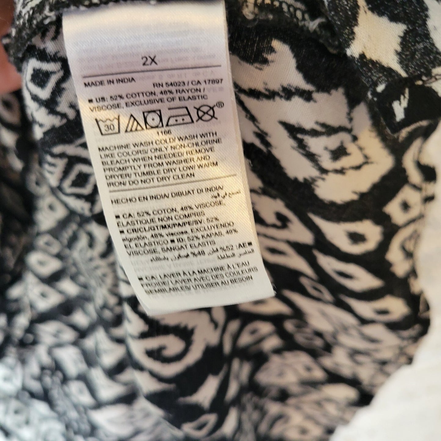 Old Navy Womens Top 2X Plus Peasant On Off Shoulder Black White Geometric Ruffle