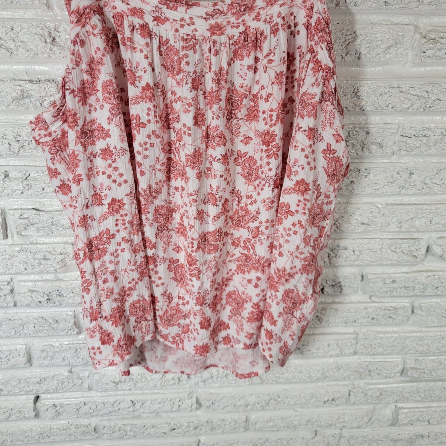 Wonderly Womens Top 2X Plus Swing Wide Strap Pink Red Flora Button Casual Comfy