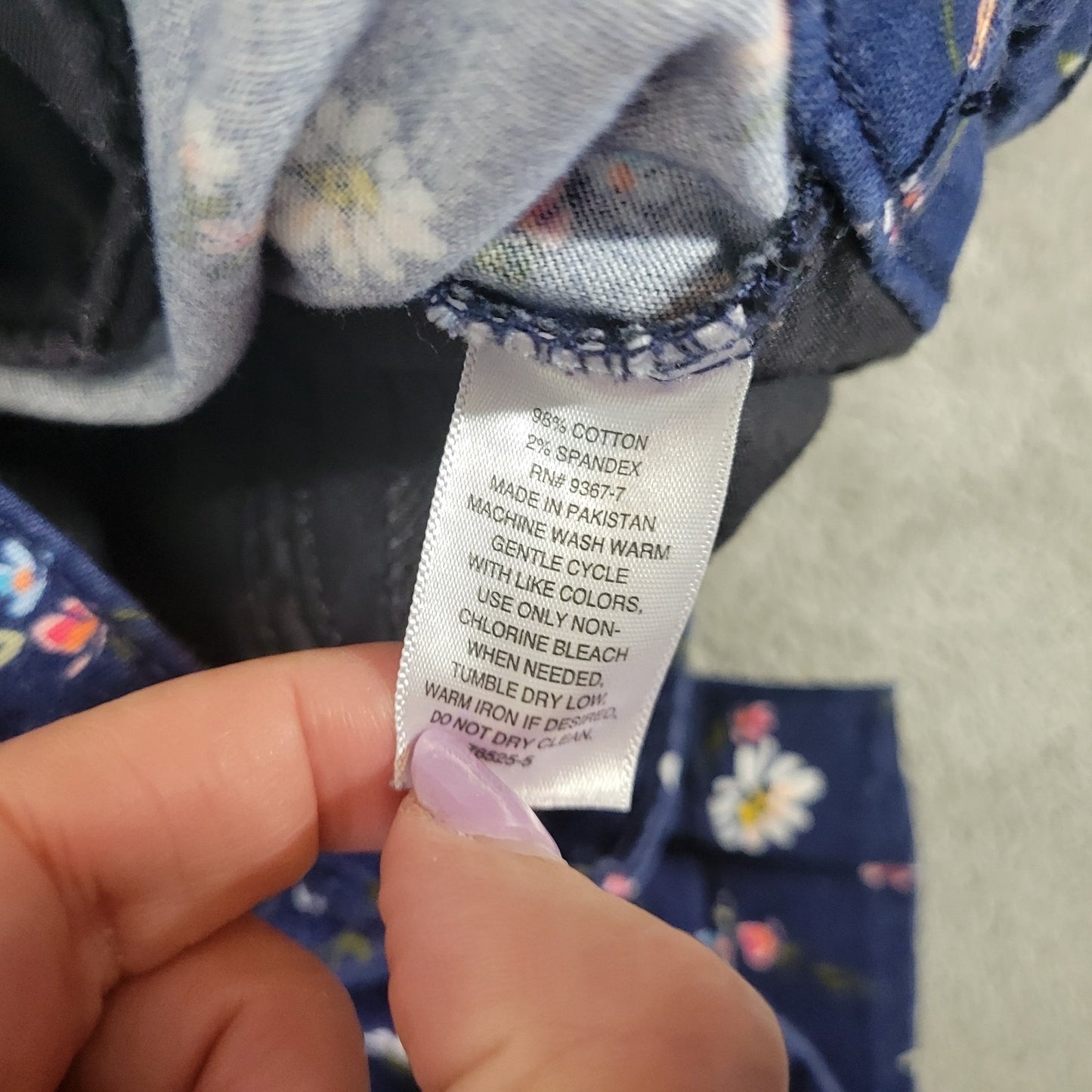 St Johns Bay Womens Pants 18W Plus Capri Blue Floral Zip Fly Pockets Comfy