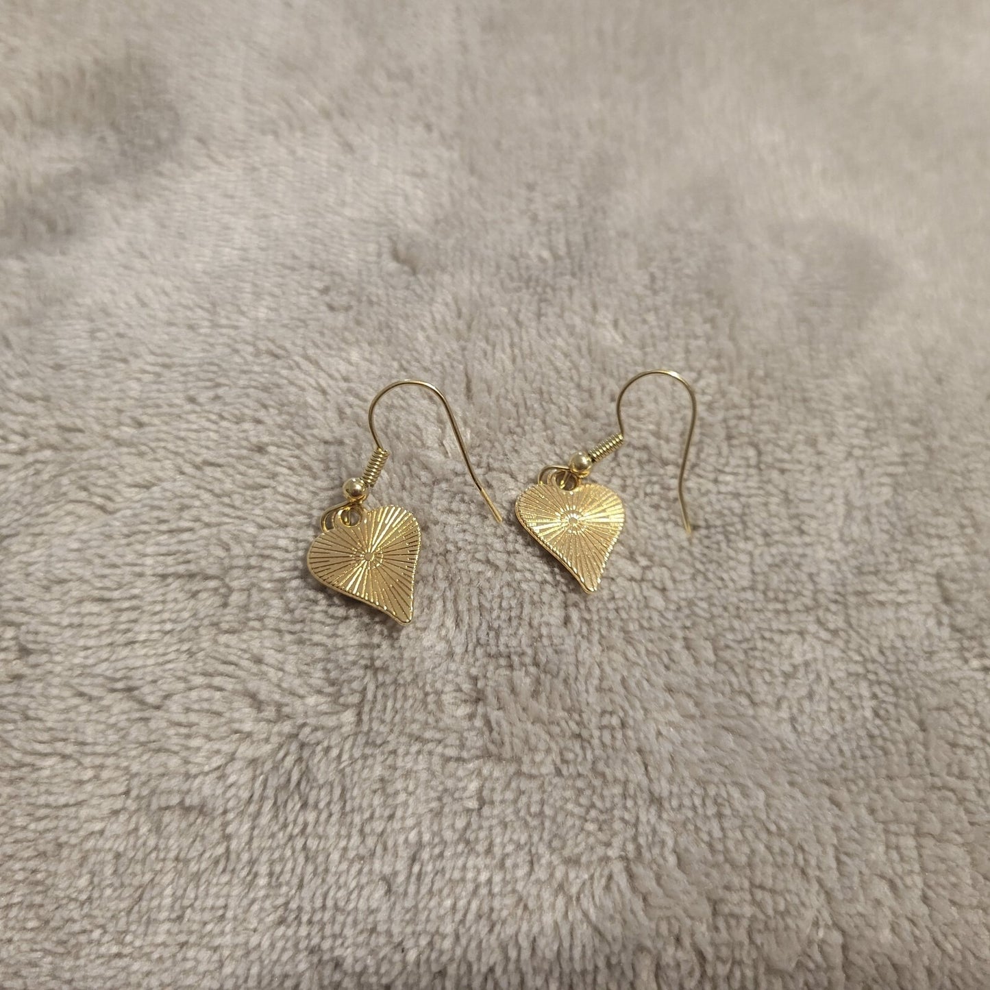 Heart Poker Suit Casino Earrings Hanging Dangle Novelty Fish Hook