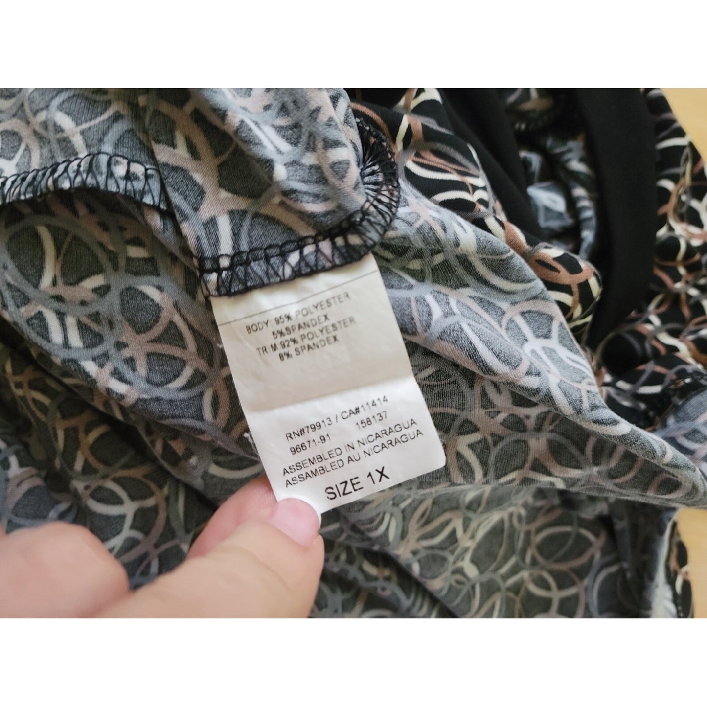 Motherhood Maternity 1X Top Black Geometric Boat Neck 3/4 Sleeve GEO324XE