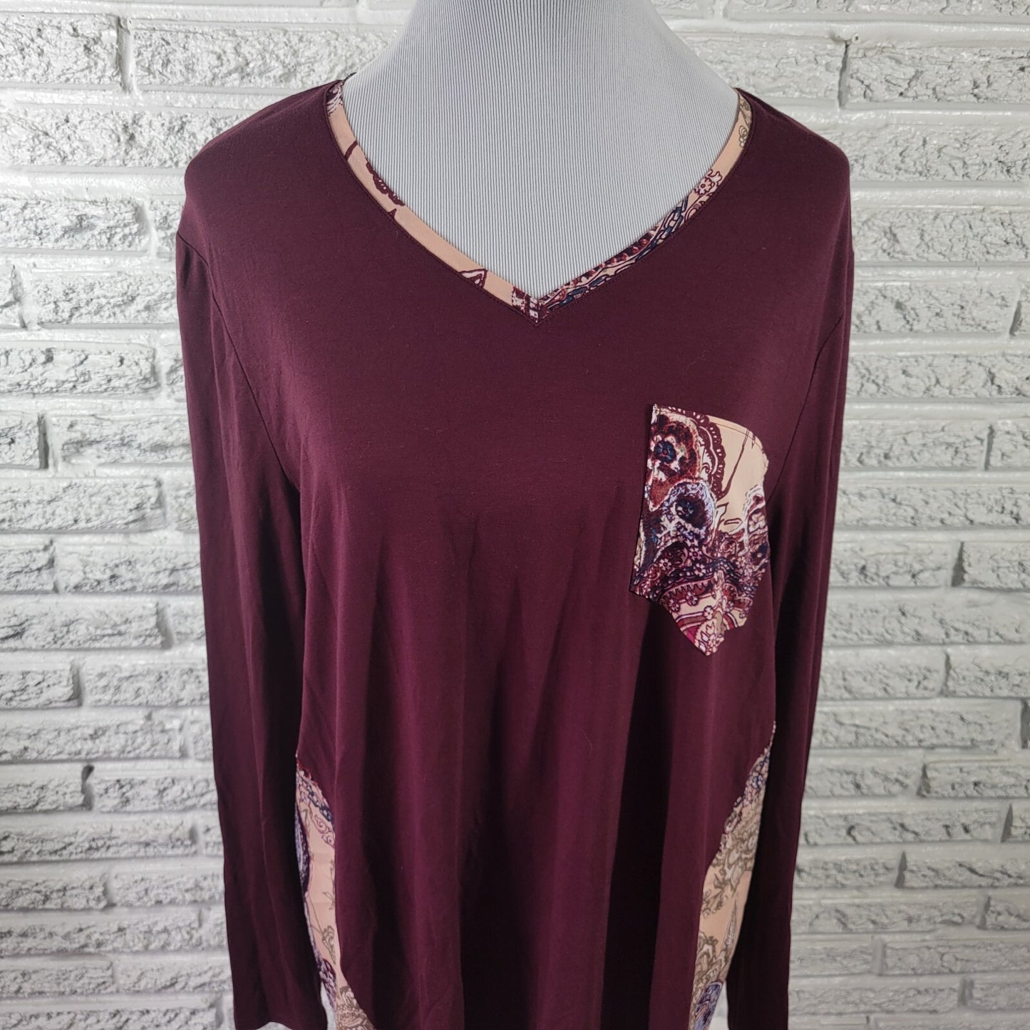 Chico's Women's XL Purple Burgundy Geometric Mandala T-Shirt Long Sleeve V-Neck