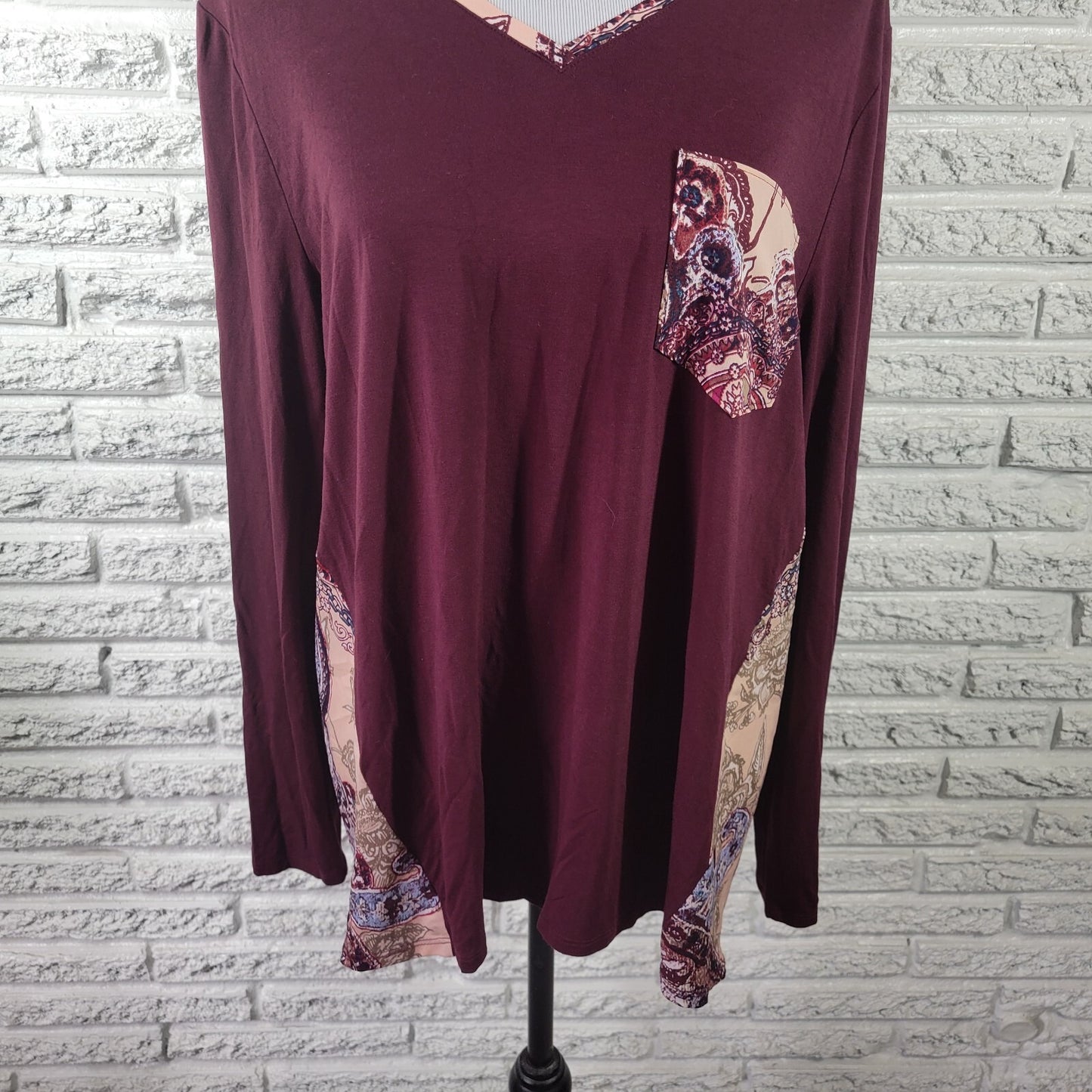 Chico's Women's XL Purple Burgundy Geometric Mandala T-Shirt Long Sleeve V-Neck