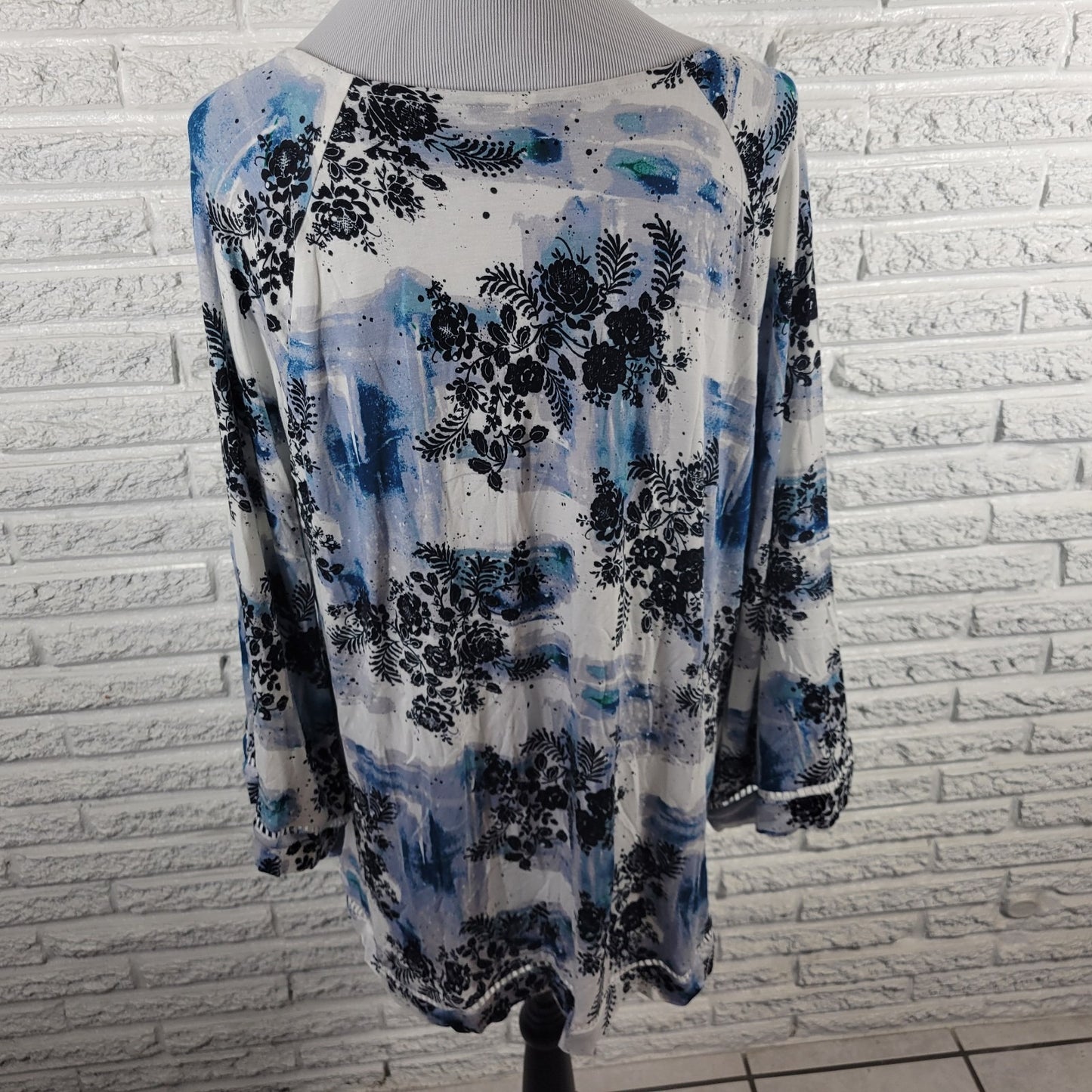Cato Womens Top Extra Large XL 3/4 Flared Sleeve Blue Floral Crochet Trim Casual