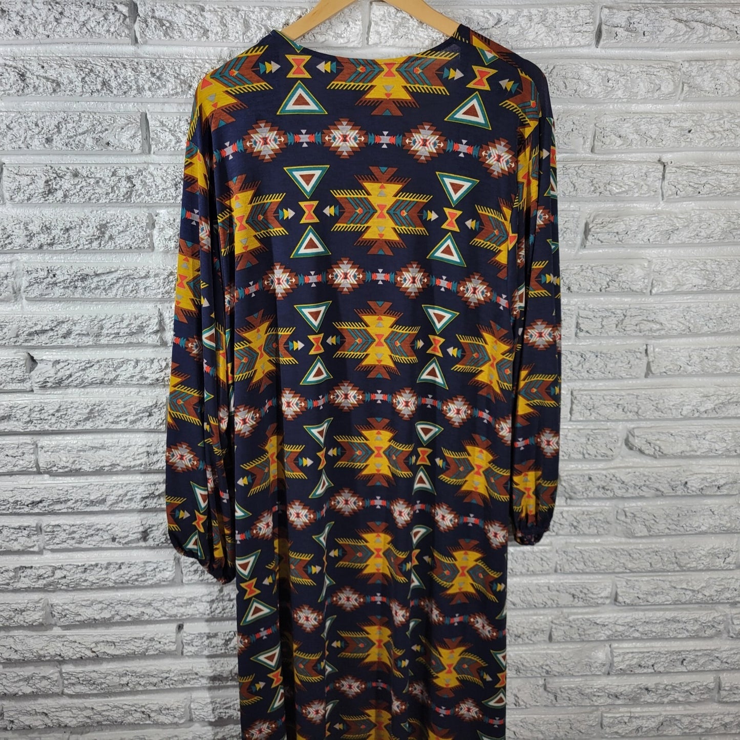 Honeyme Curvy Women's XL Top Blouse Blue Geometric Tribal Print Slit Stretch