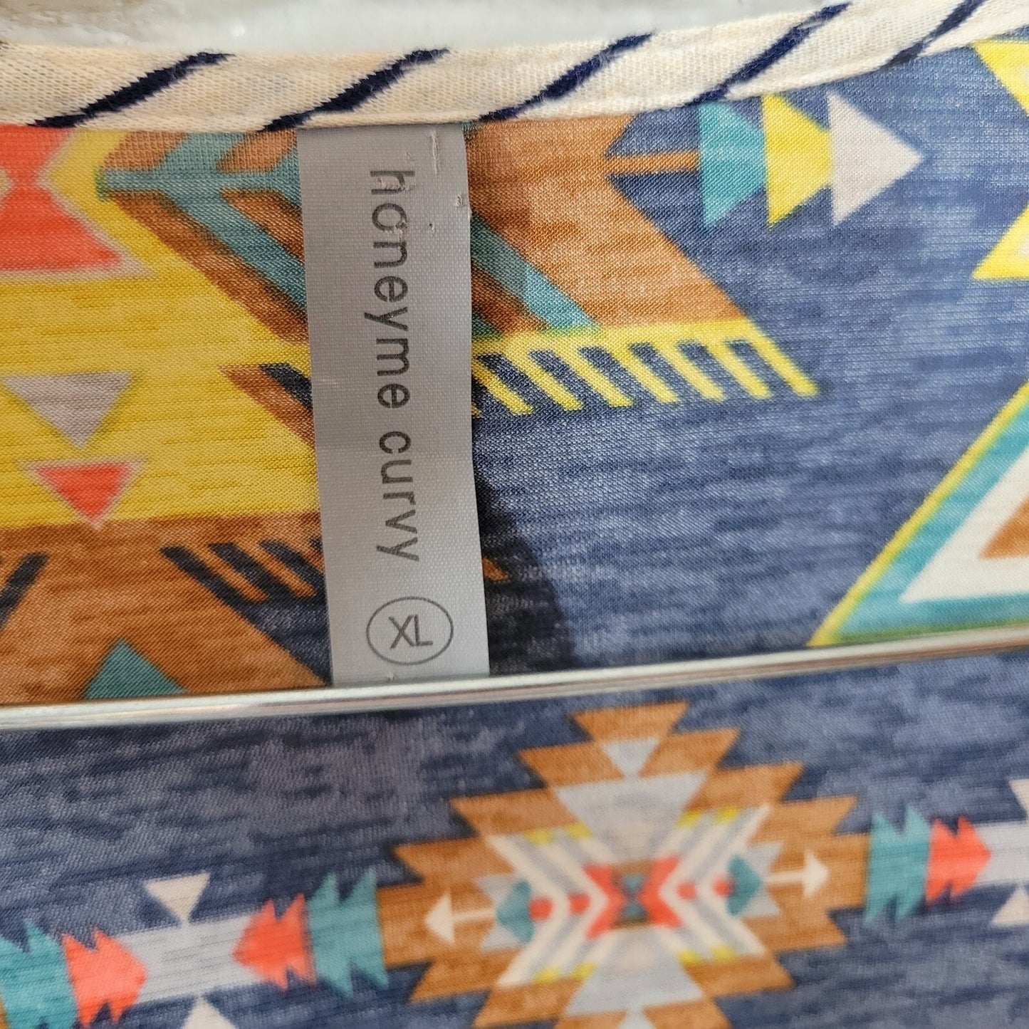 Honeyme Curvy Women's XL Top Blouse Blue Geometric Tribal Print Slit Stretch