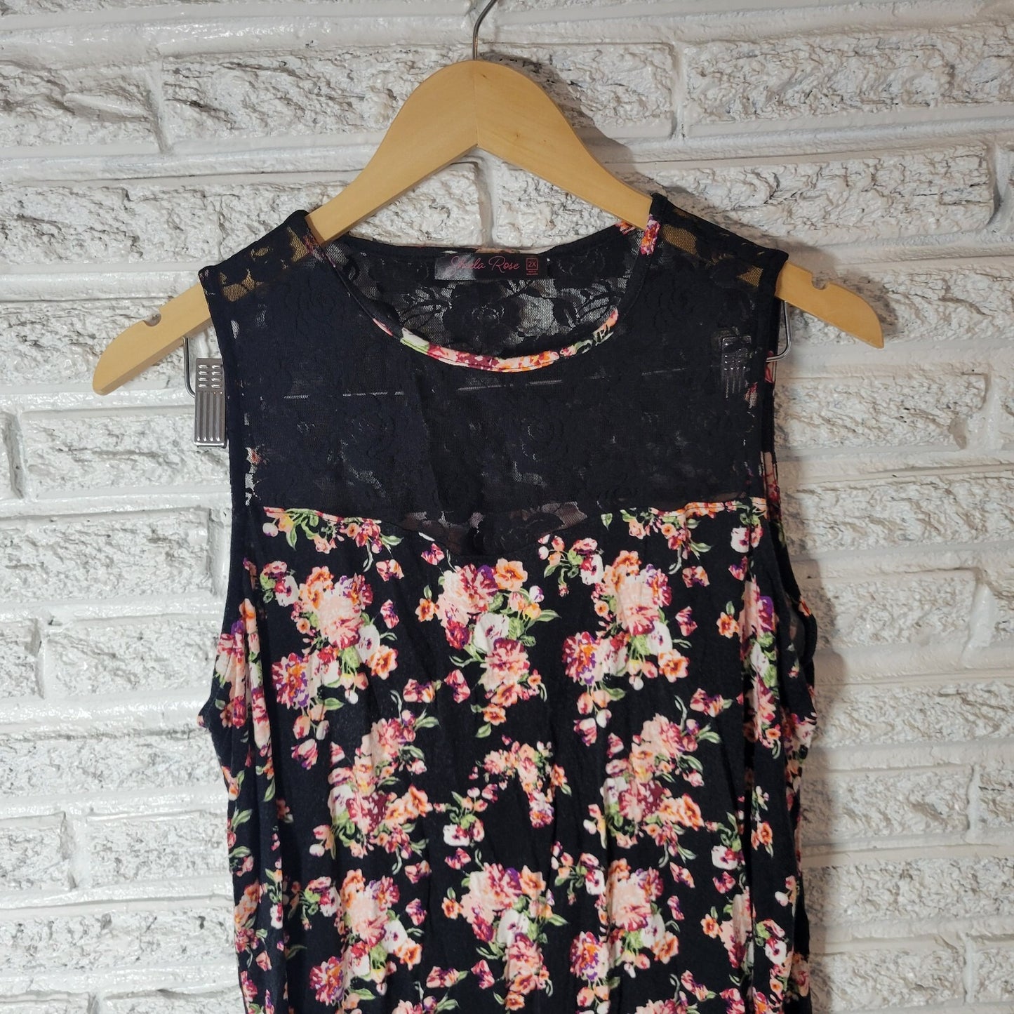 Sheila Rose Womens Top 2X Plus Sleeveless Black Pink Floral Lace Yoke Casual