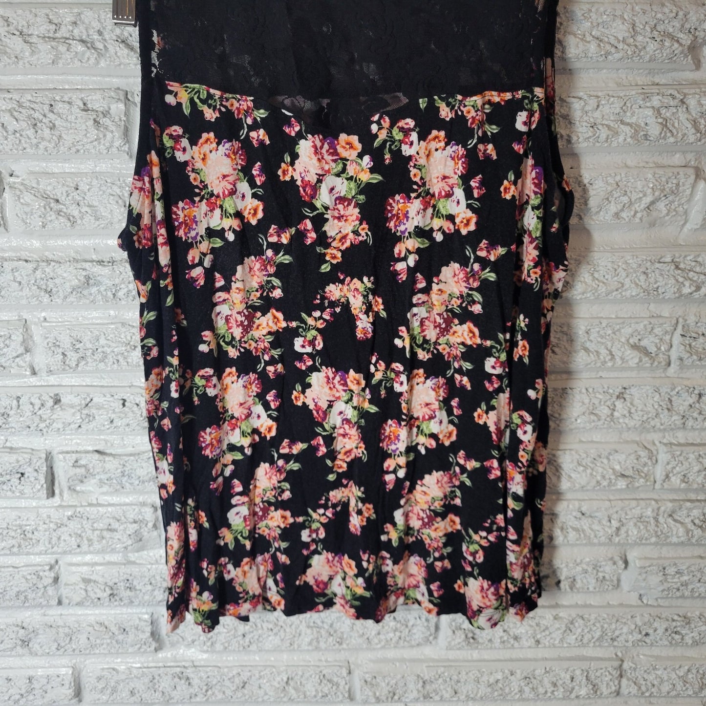 Sheila Rose Womens Top 2X Plus Sleeveless Black Pink Floral Lace Yoke Casual