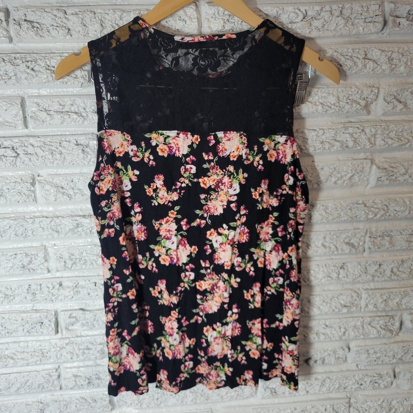 Sheila Rose Womens Top 2X Plus Sleeveless Black Pink Floral Lace Yoke Casual
