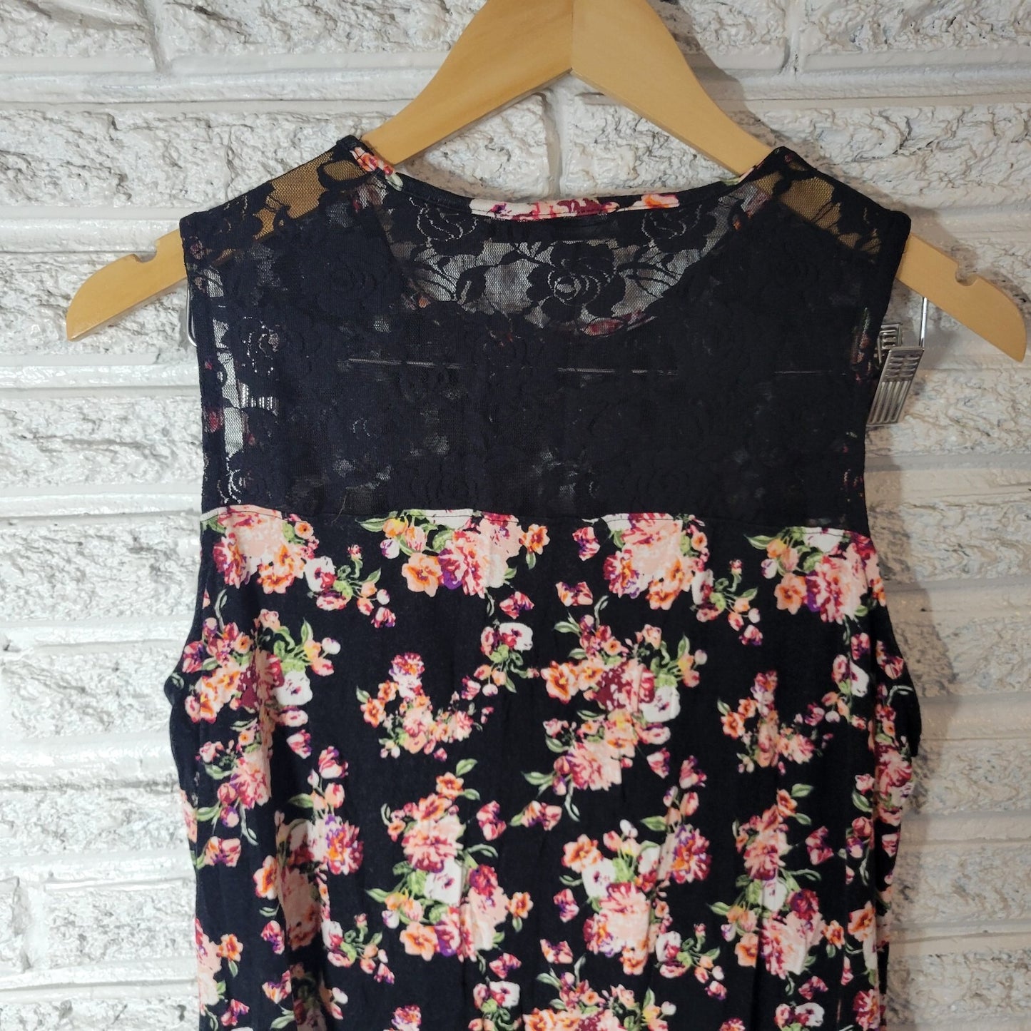 Sheila Rose Womens Top 2X Plus Sleeveless Black Pink Floral Lace Yoke Casual