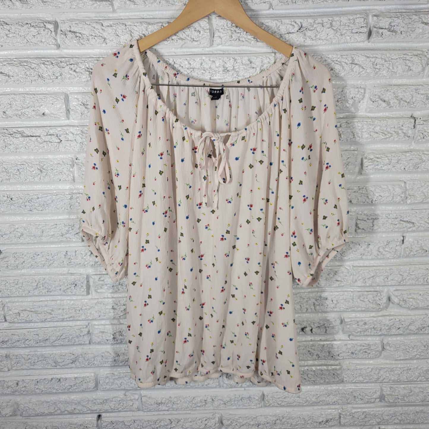 Torrid Womens Top 2 2X Plus Short Sleeve White Pink Floral Elastic Waist Casual