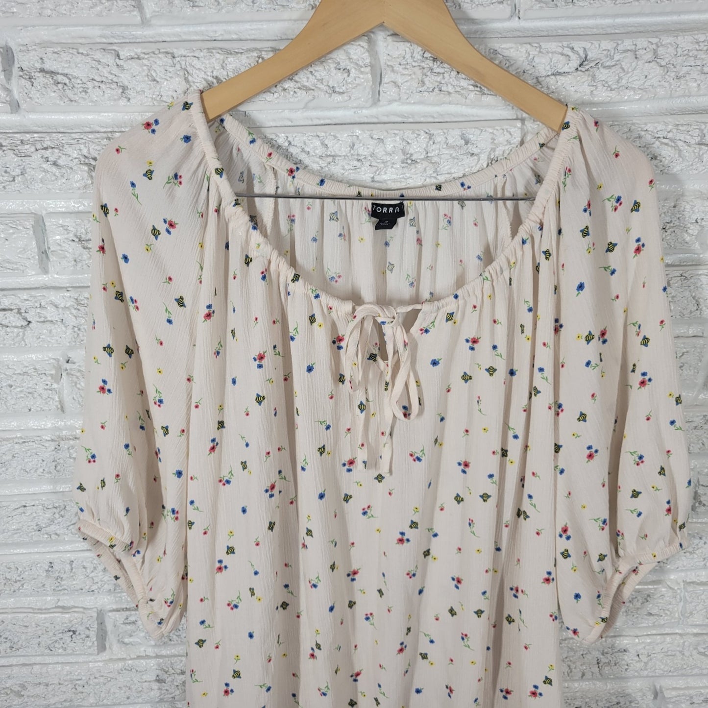 Torrid Womens Top 2 2X Plus Short Sleeve White Pink Floral Elastic Waist Casual