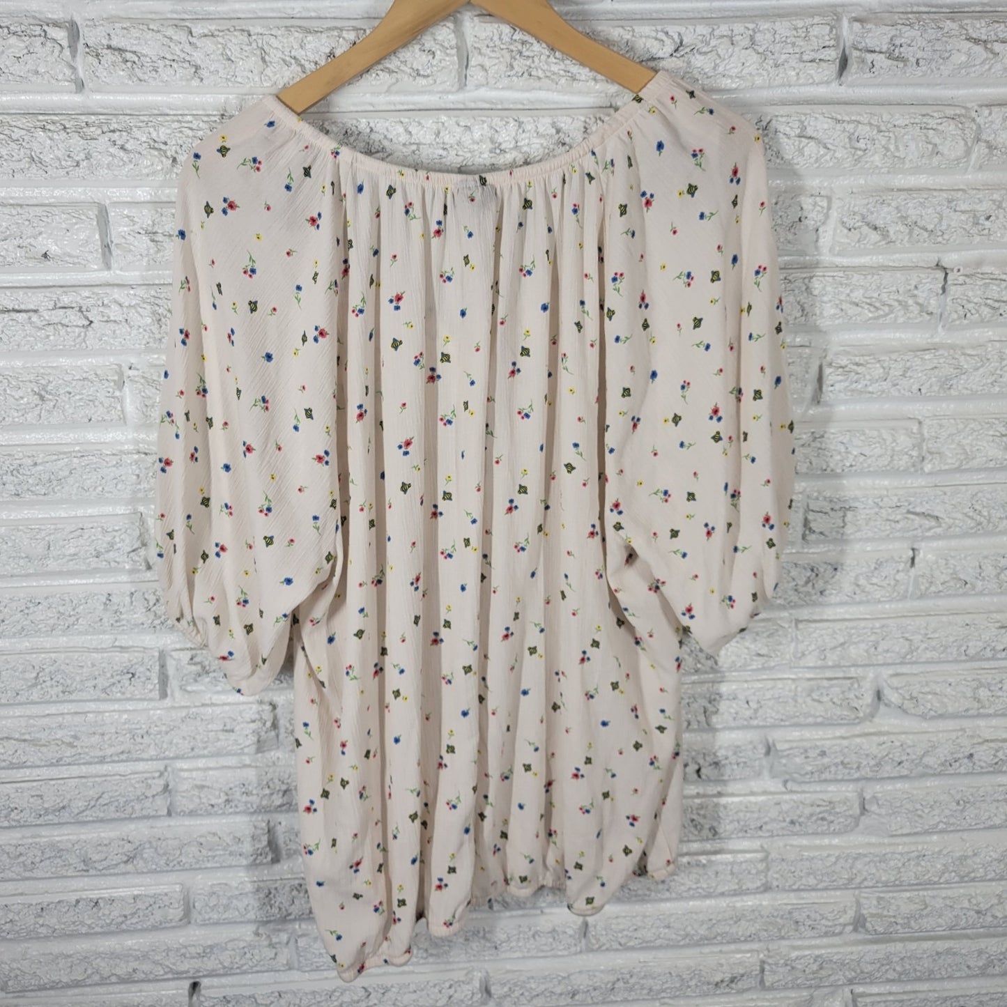 Torrid Womens Top 2 2X Plus Short Sleeve White Pink Floral Elastic Waist Casual