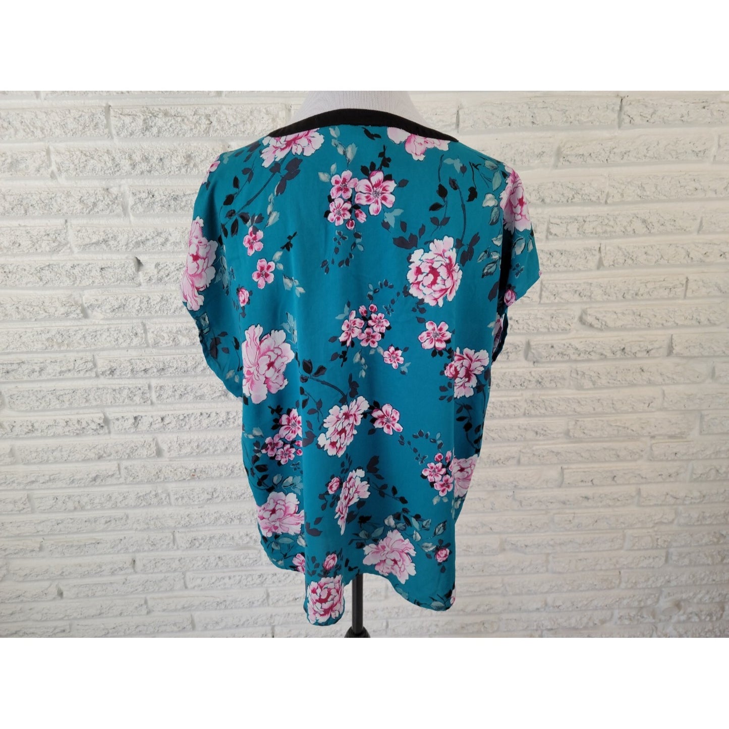 Torrid Womens Top 0 0X Plus Pullover Sleeveless Blue Floral VNeck Polyester