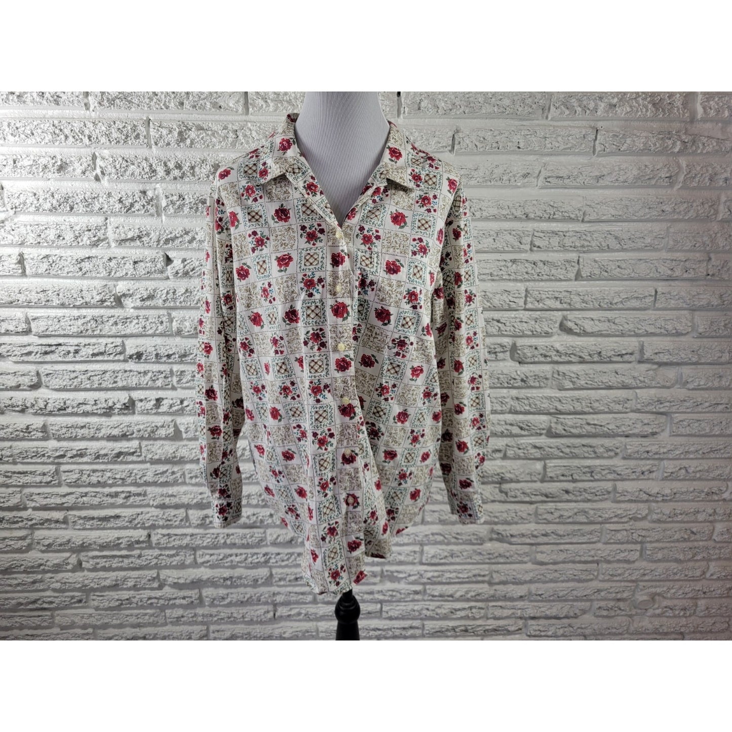 Cabin Creek Womens Top 16W Long Sleeve Red Floral Collar Cotton Blend Button Up