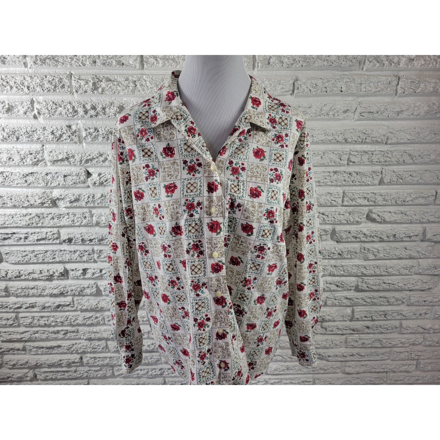 Cabin Creek Womens Top 16W Long Sleeve Red Floral Collar Cotton Blend Button Up
