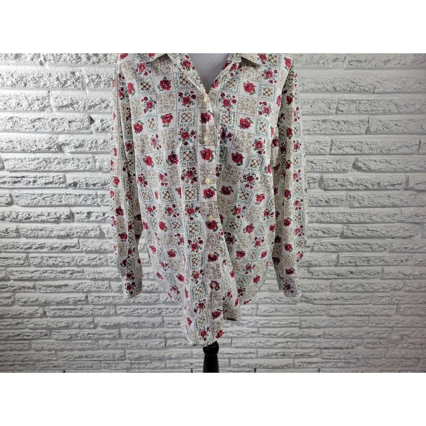Cabin Creek Womens Top 16W Long Sleeve Red Floral Collar Cotton Blend Button Up