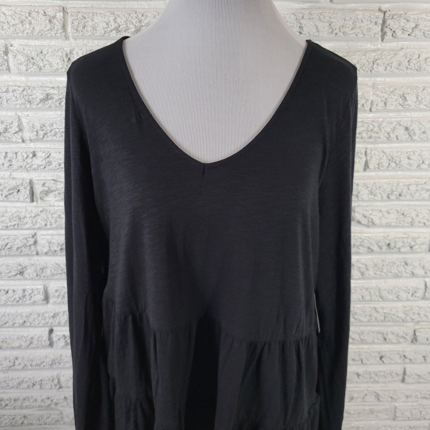 Torrid Women's 1X Plus Top Black Blouse V-Neck Long Sleeve Ruffle BLA98E