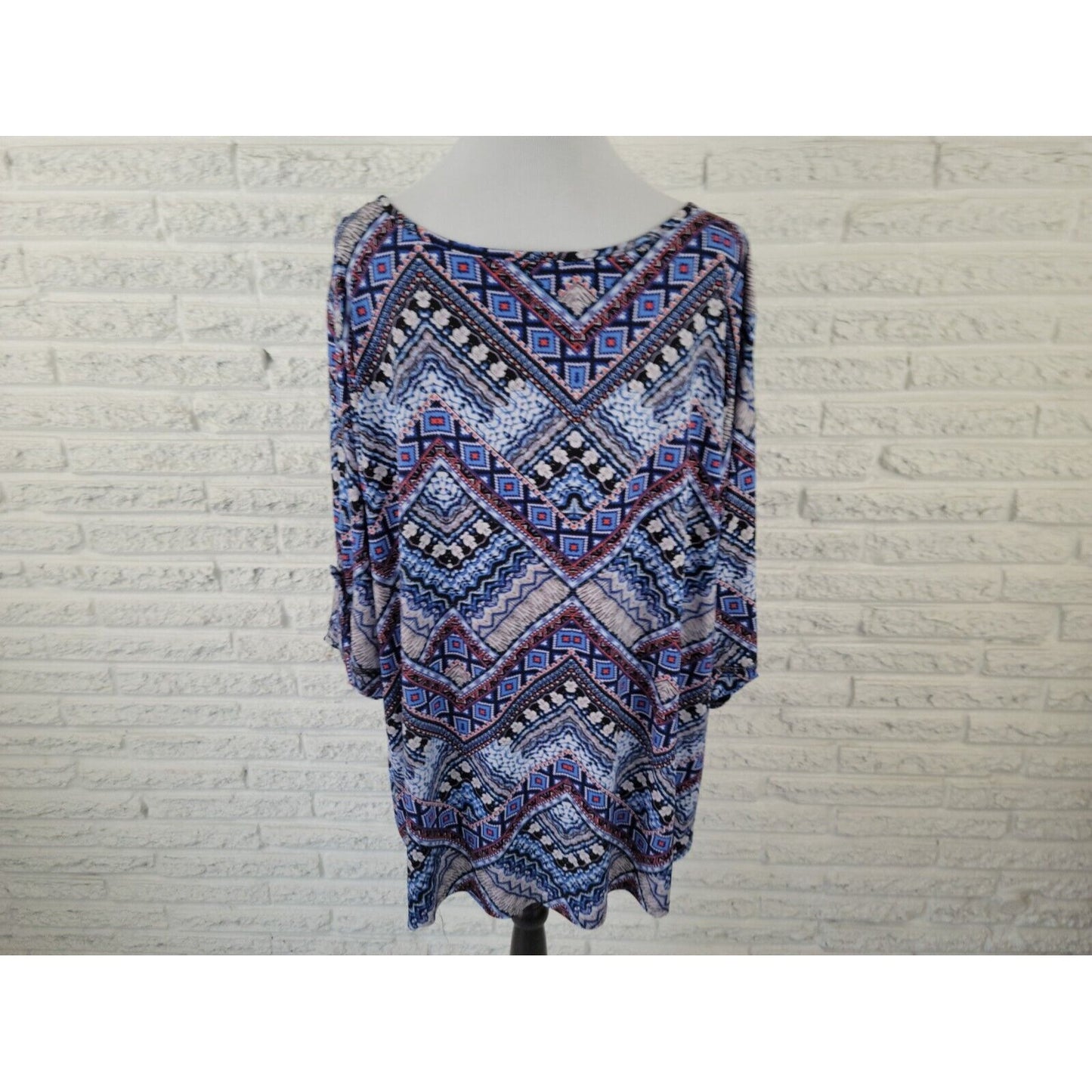 Cato Womens Top 26W 28W Casual Roll Tab Sleeve Pullover Blue Geometric Stretchy