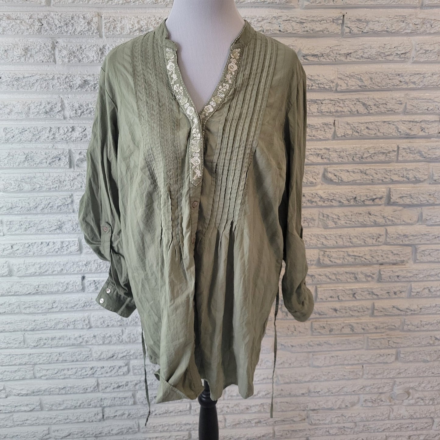 Style Co Womens Top 18 Plus Roll Tab Sleeve Green Cotton Pintucked Embroidered