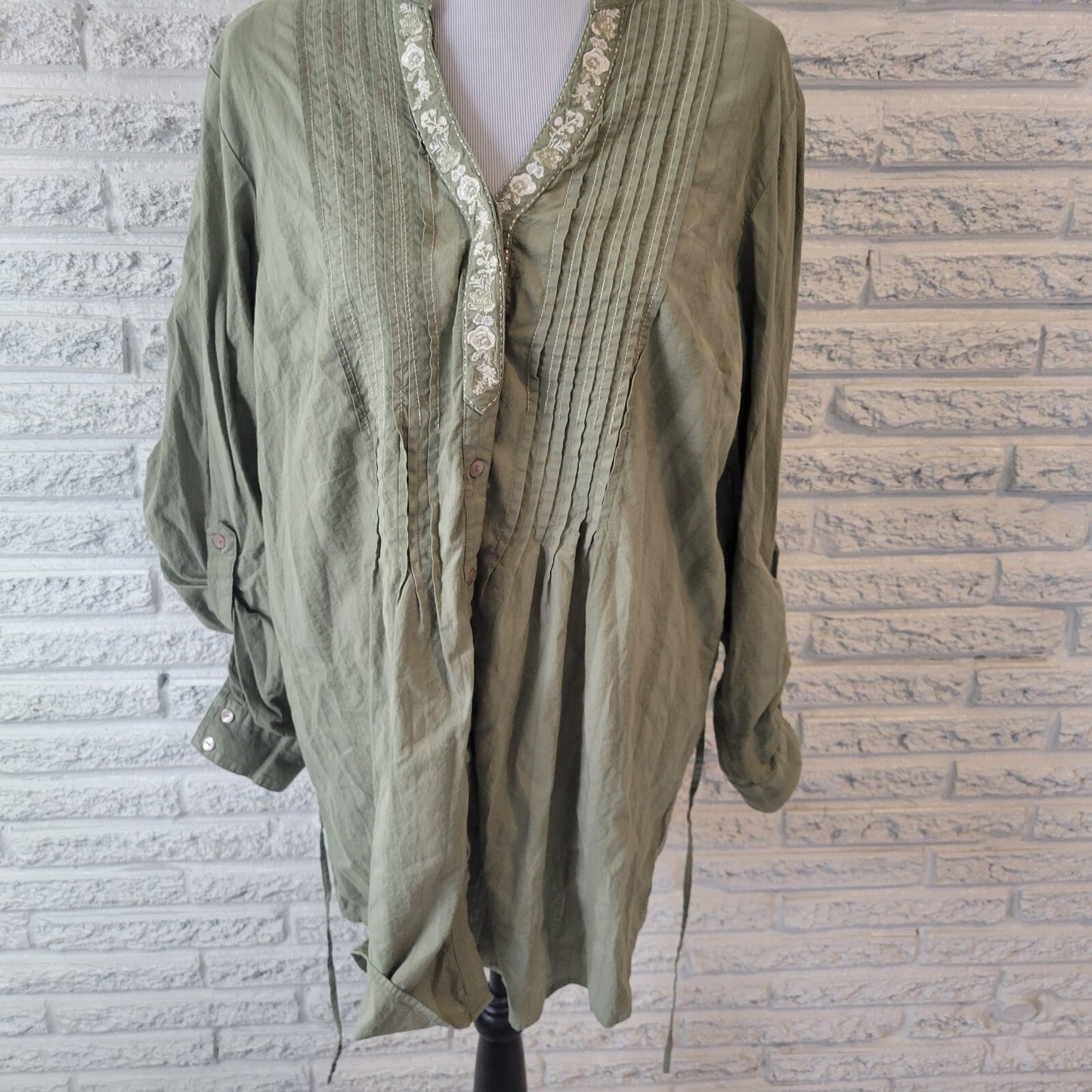 Style Co Womens Top 18 Plus Roll Tab Sleeve Green Cotton Pintucked Embroidered