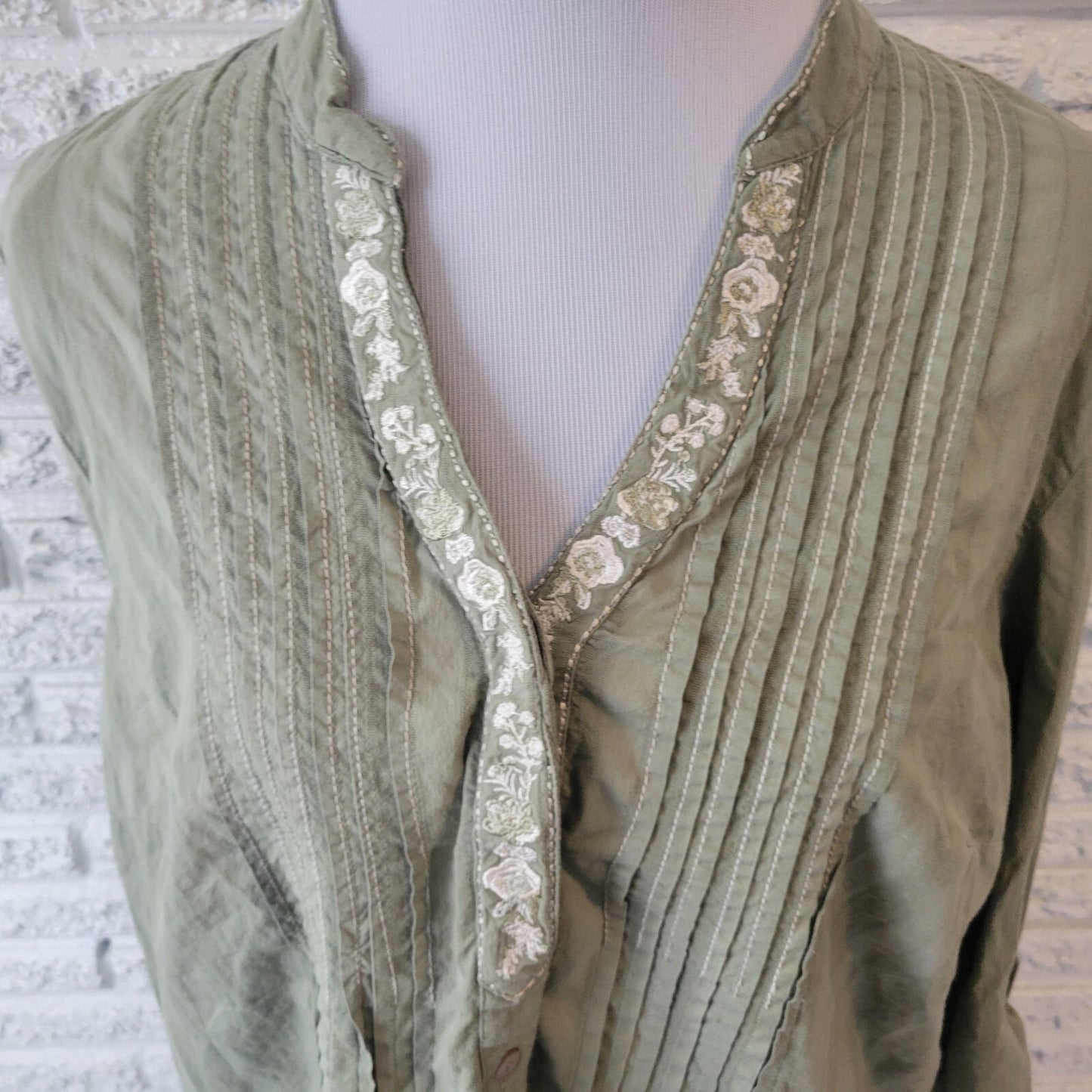 Style Co Womens Top 18 Plus Roll Tab Sleeve Green Cotton Pintucked Embroidered