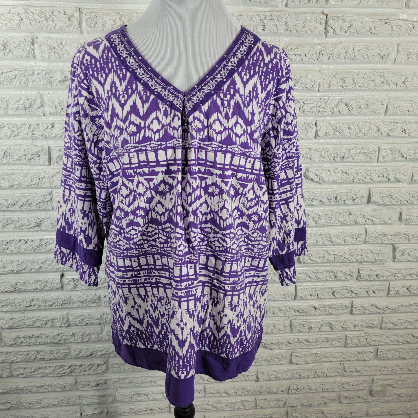 Erika Women's 1X Plus Purple White Geometric Top Rhinestone V-Neck 3/4 Sleeve