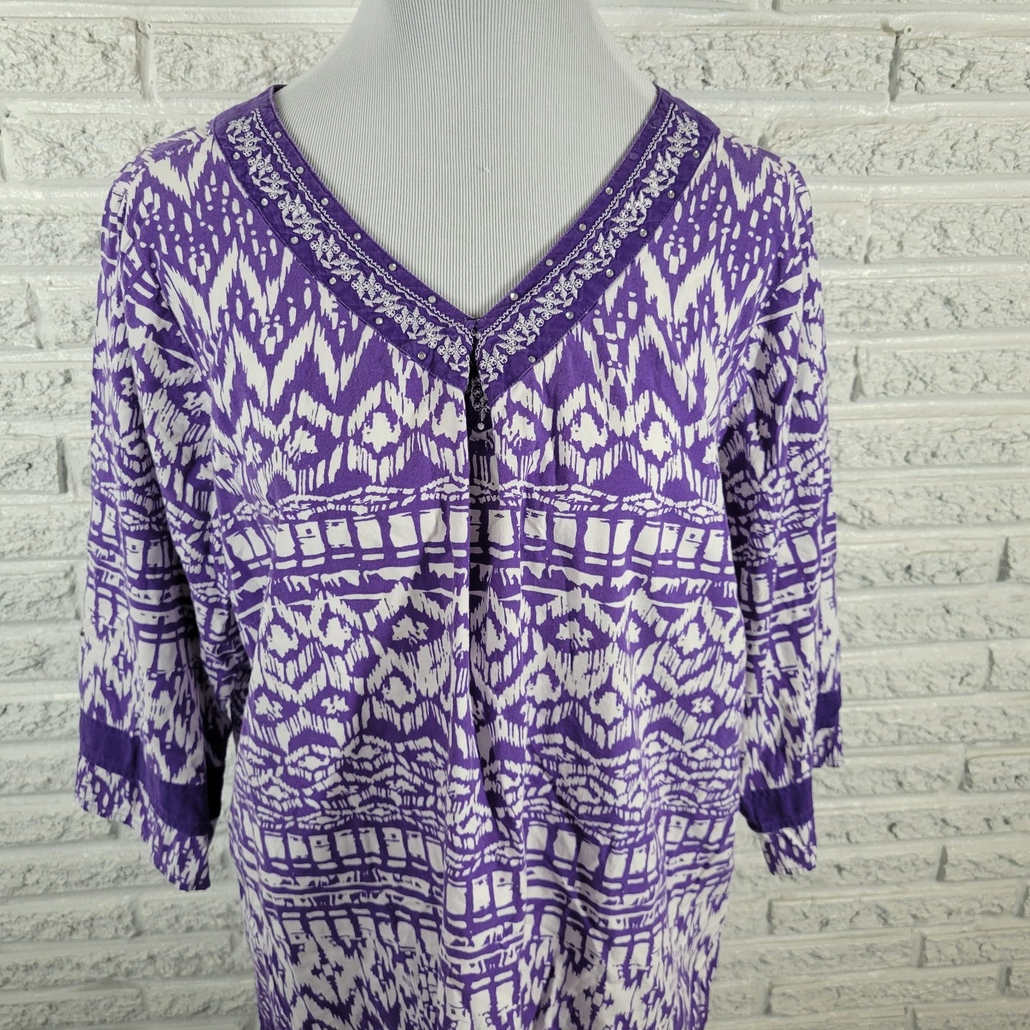 Erika Women's 1X Plus Purple White Geometric Top Rhinestone V-Neck 3/4 Sleeve