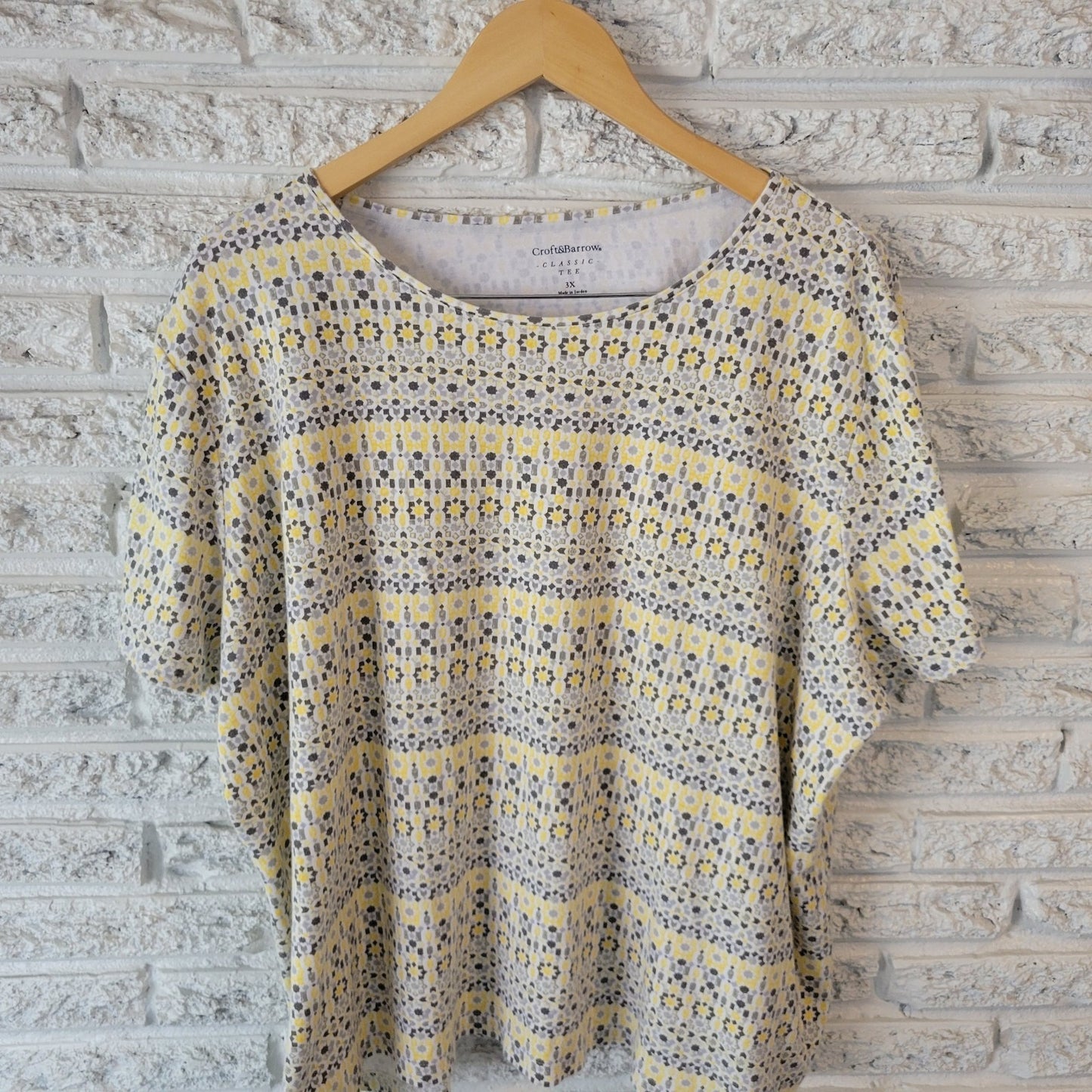 Croft Barrow Womens Top 3X Plus Tee Classic Short Sleeve Gray Yellow Geometric