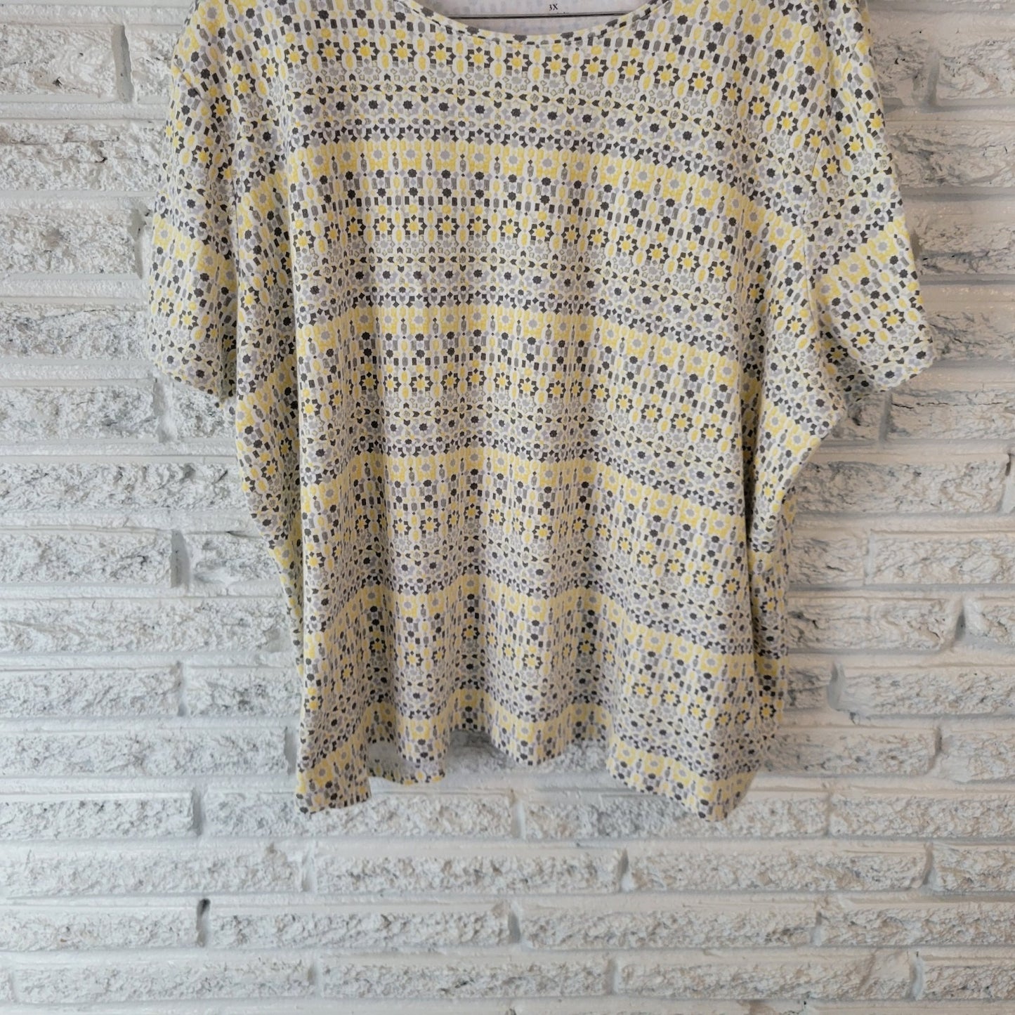 Croft Barrow Womens Top 3X Plus Tee Classic Short Sleeve Gray Yellow Geometric