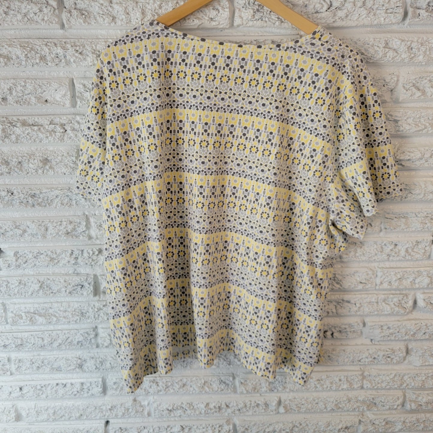 Croft Barrow Womens Top 3X Plus Tee Classic Short Sleeve Gray Yellow Geometric