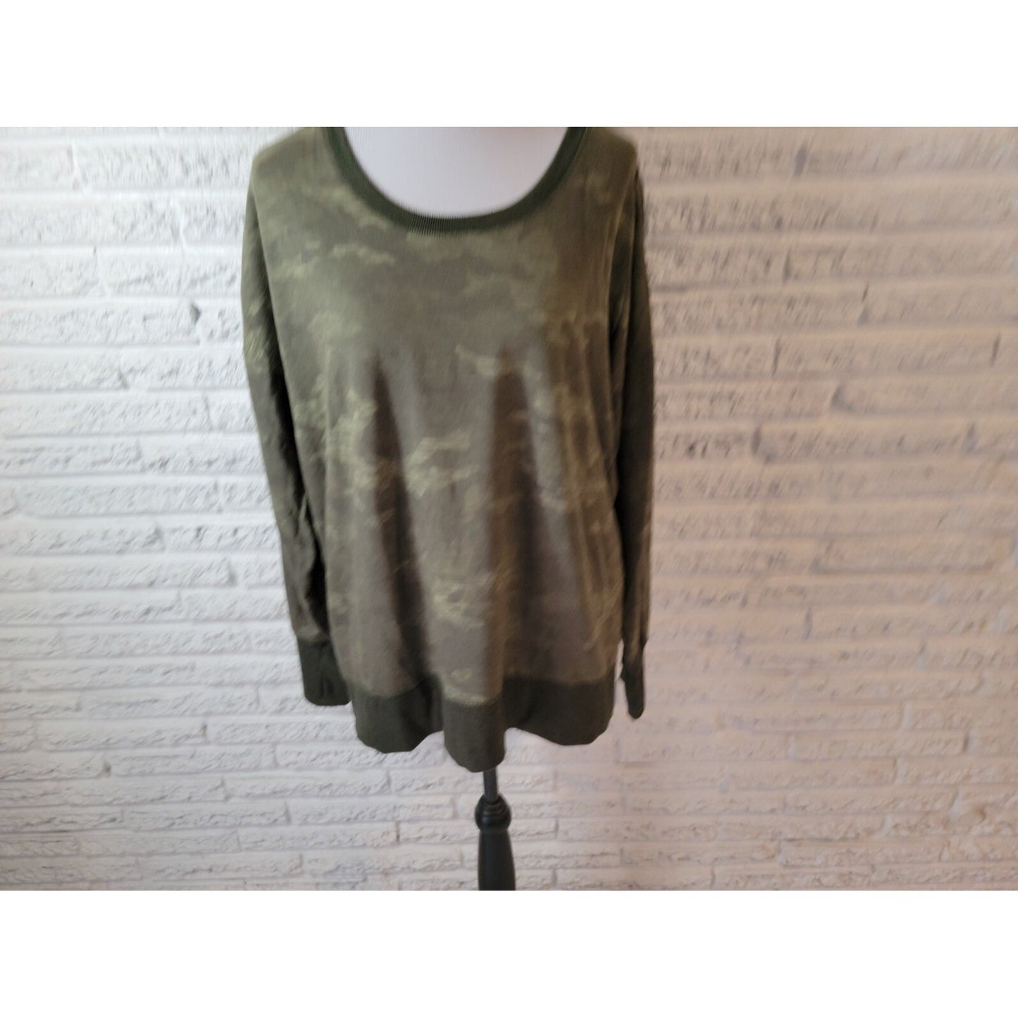 Avia Womens Sweatshirt Extra Large 16 18 Pullover Lightweight Green Camouflage