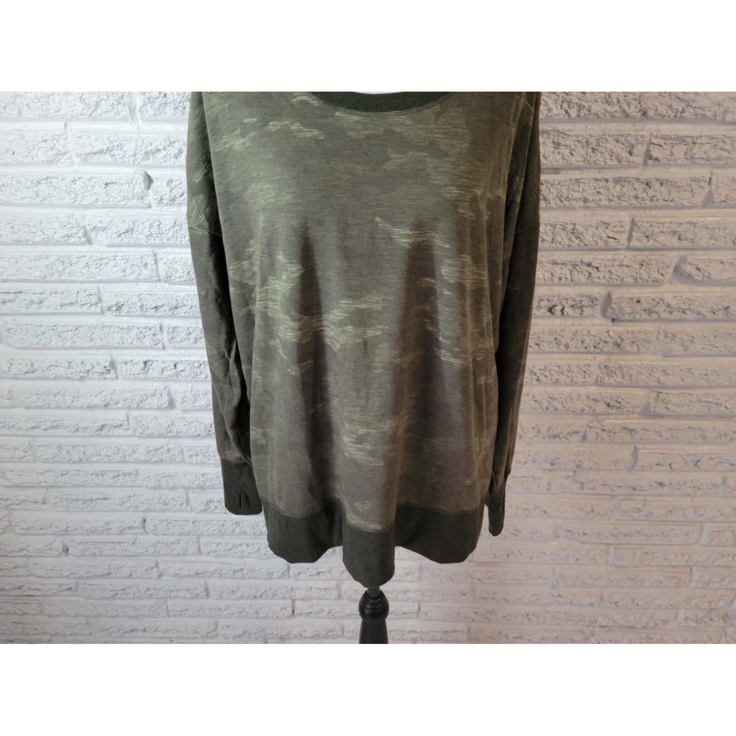 Avia Womens Sweatshirt Extra Large 16 18 Pullover Lightweight Green Camouflage