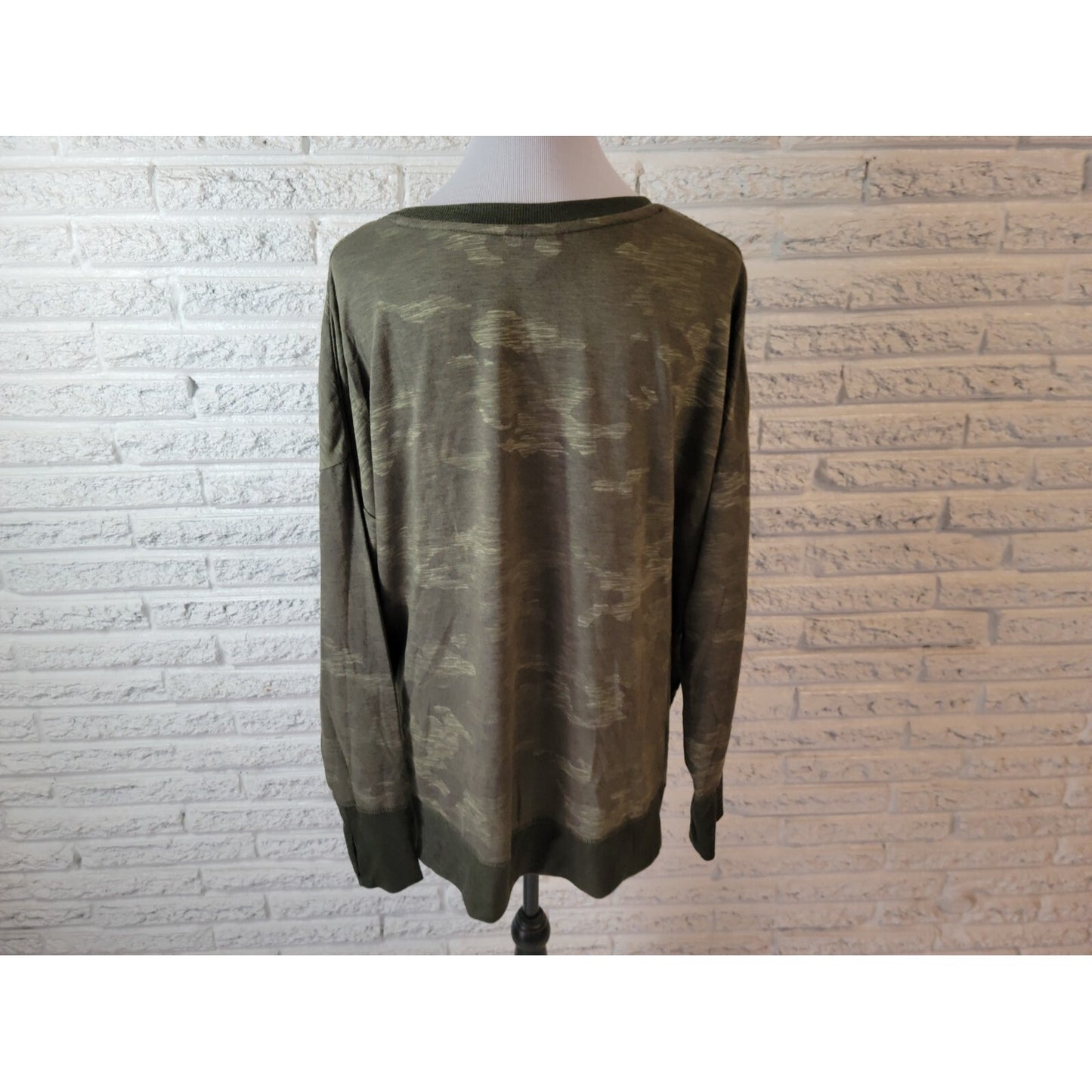 Avia Womens Sweatshirt Extra Large 16 18 Pullover Lightweight Green Camouflage