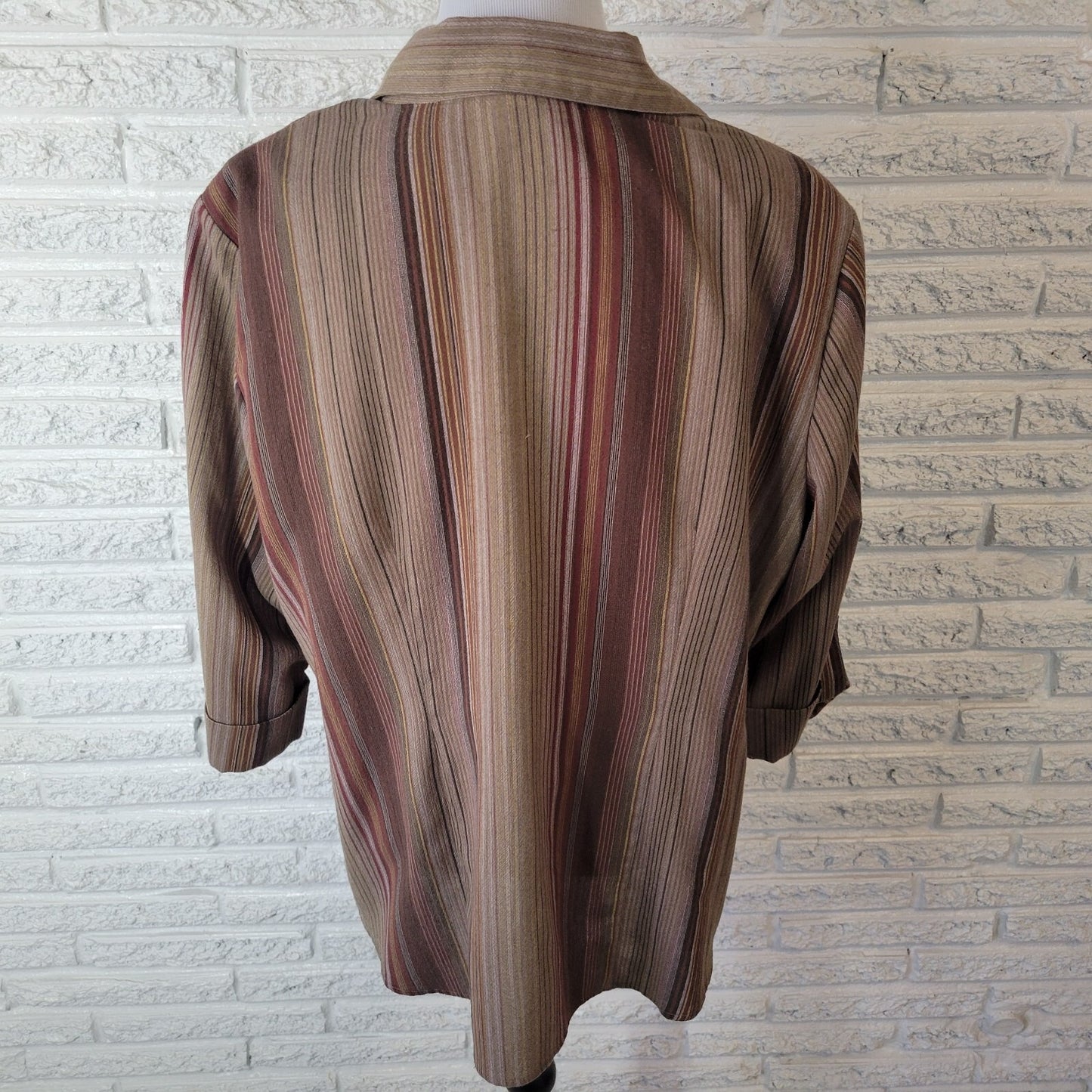 Dress Barn Womens Top 18 20 Plus 3/4 Sleeve Button Up Tan Burgundy Stripe Collar