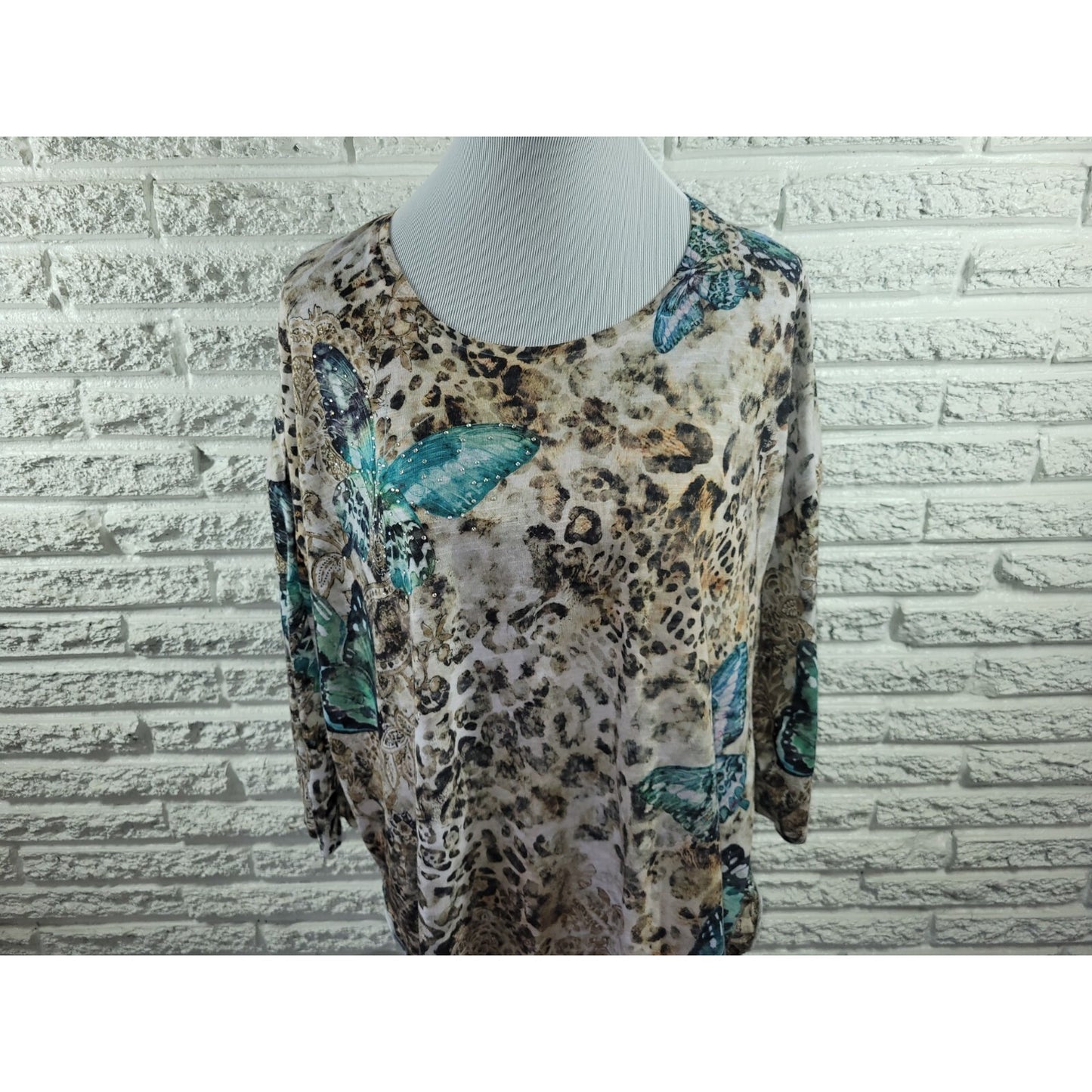 Time Tru Womens Top Extra Large 16 18 3/4 Sleeve Butterflies Tan Animal Print
