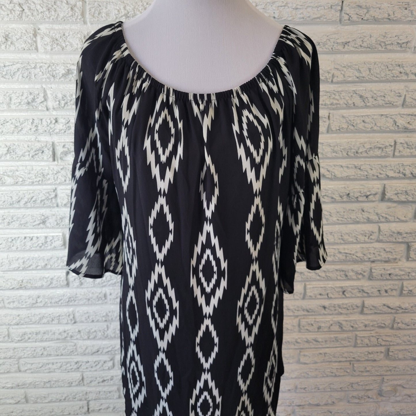 Voll Women's XL Black White Geometric Off Shoulder 3/4 Bell Sleeve Blouse Lined