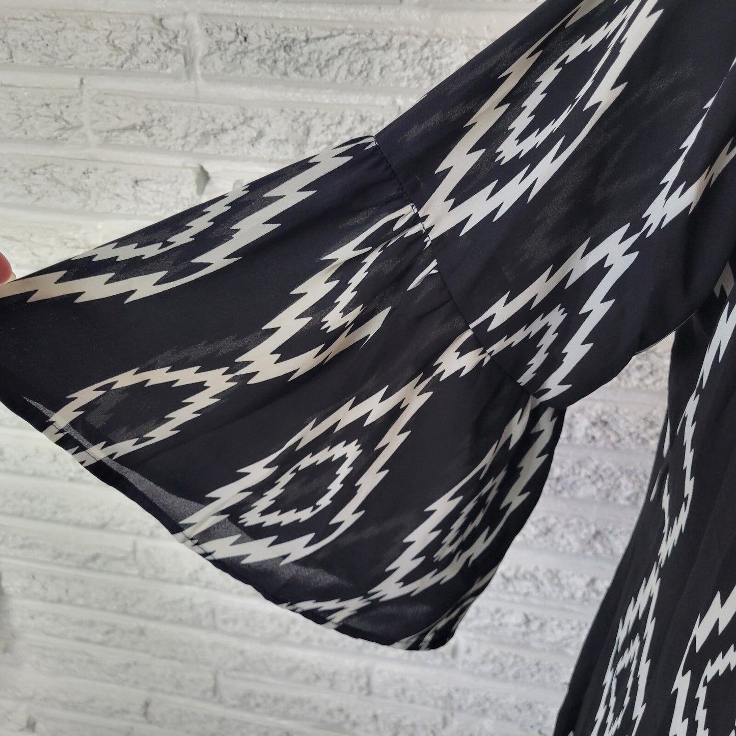 Voll Women's XL Black White Geometric Off Shoulder 3/4 Bell Sleeve Blouse Lined