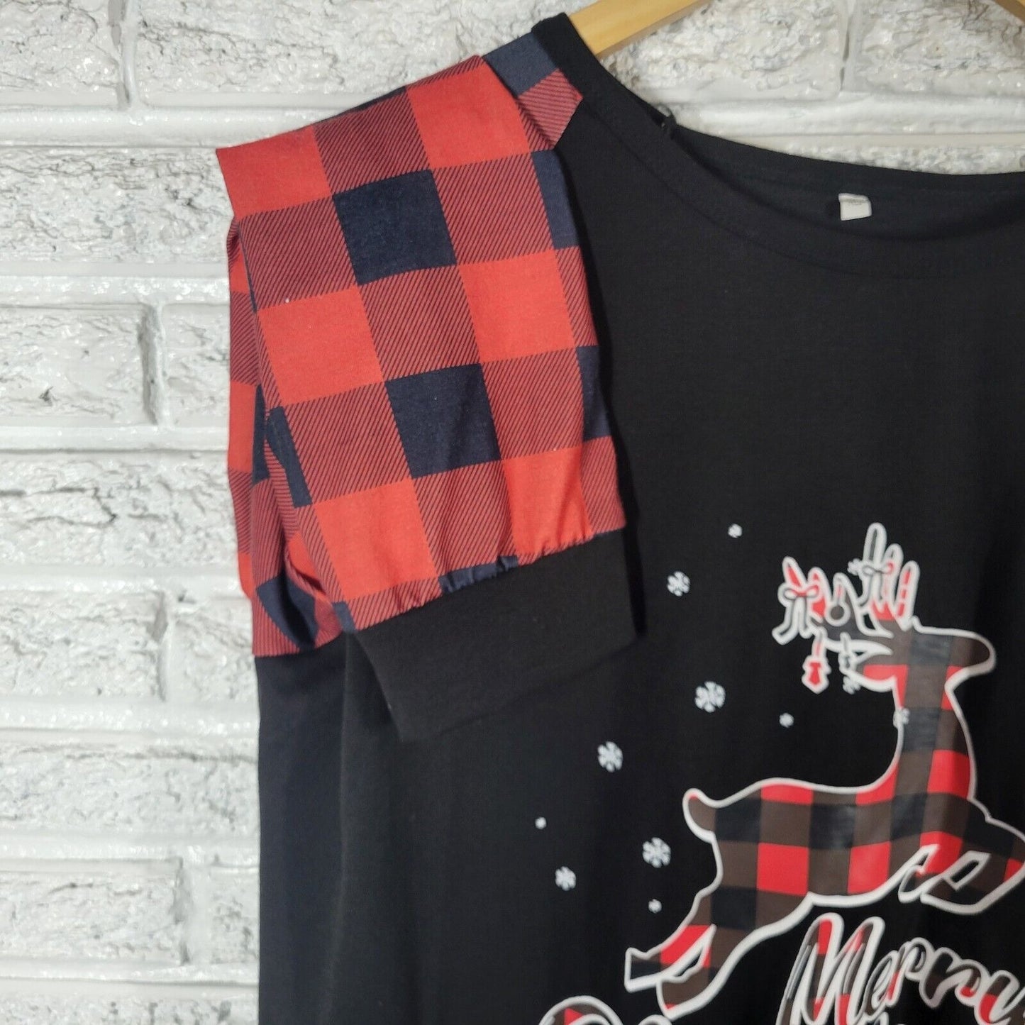 Christmas Womens Top XL Tee Long Raglan Sleeve Black Reindeer Lightweight Comfy