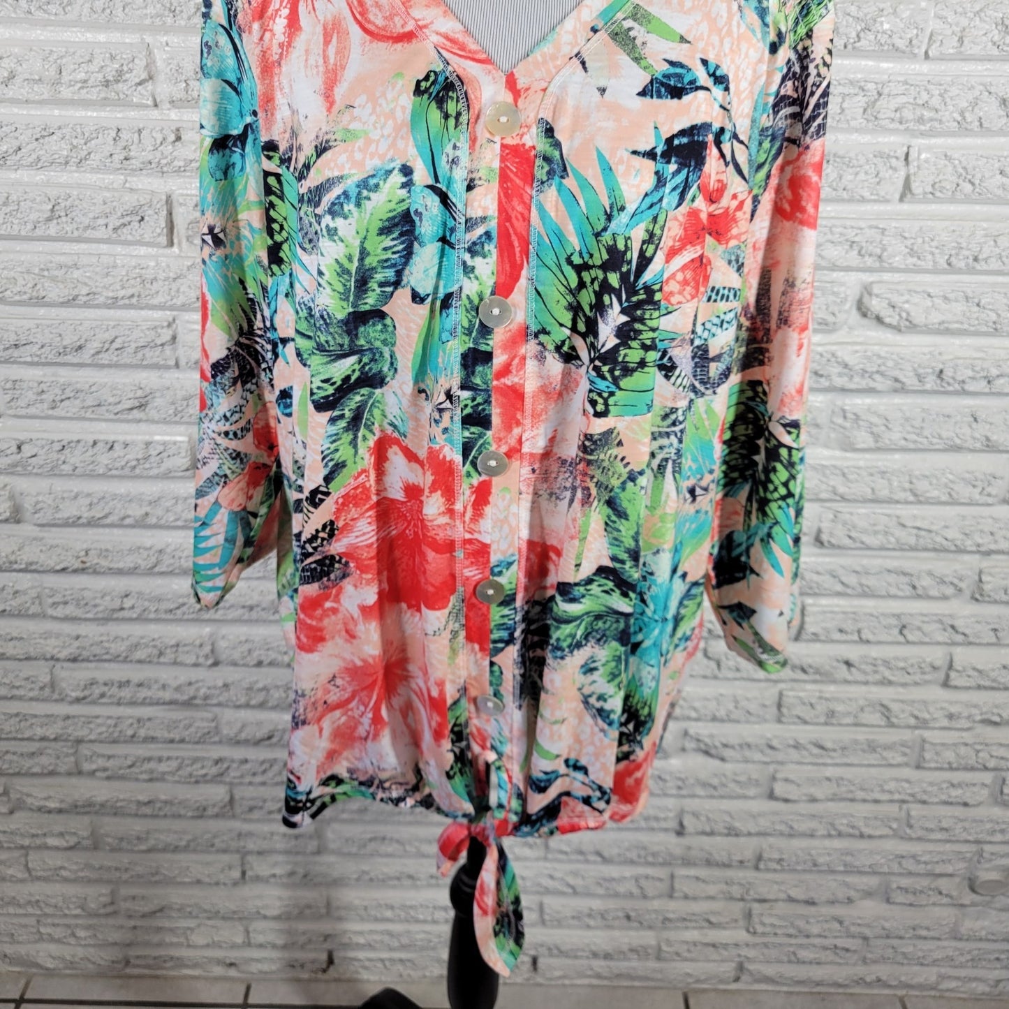 Coral Bay Women Top 2X Plus 3/4 Sleeve Red Floral Smocked Deco Buttons Front Tie
