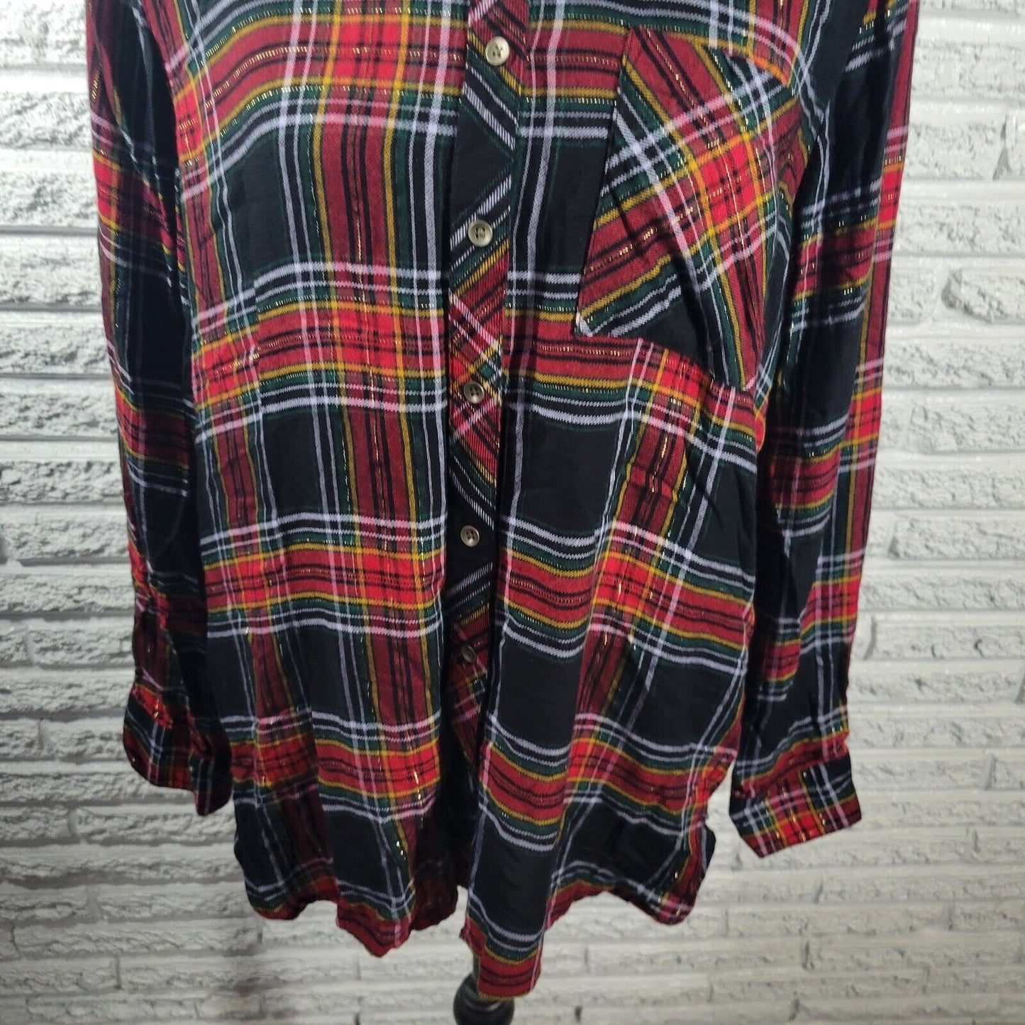 Maurices Womens Top Extra Large XL Long Sleeve Red Plaid Metallic Thread Pocket